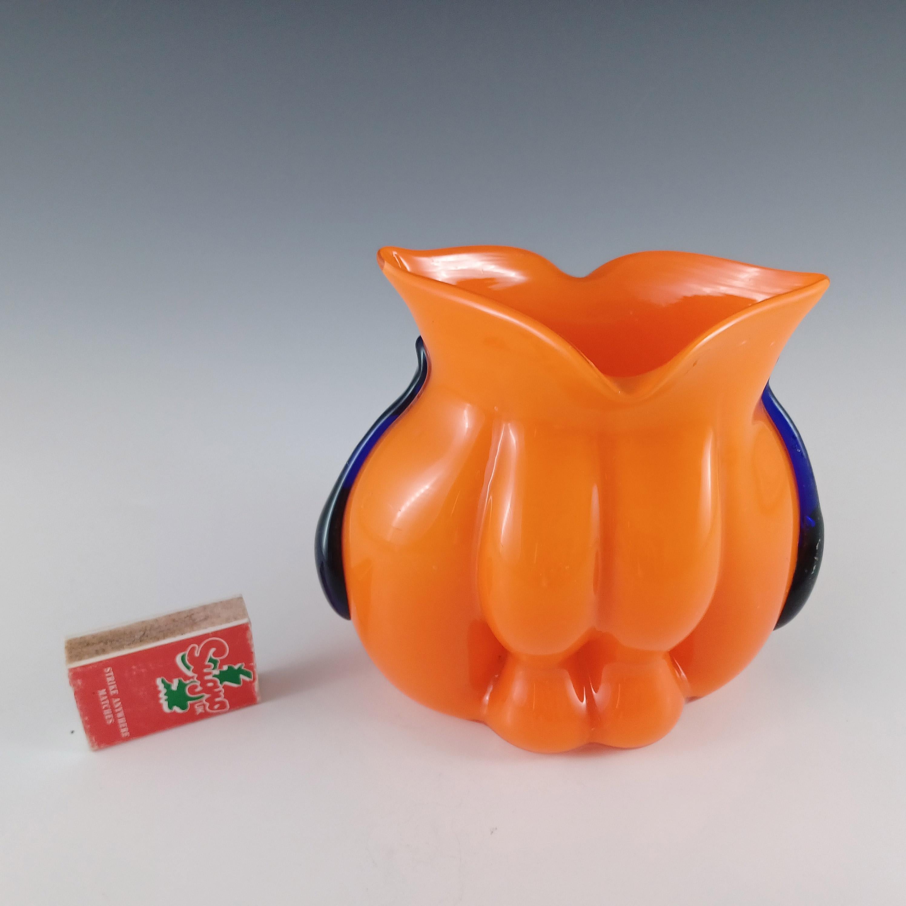 Vaso di vetro ceco / boemo Art Deco arancione e blu Tango in vendita 1