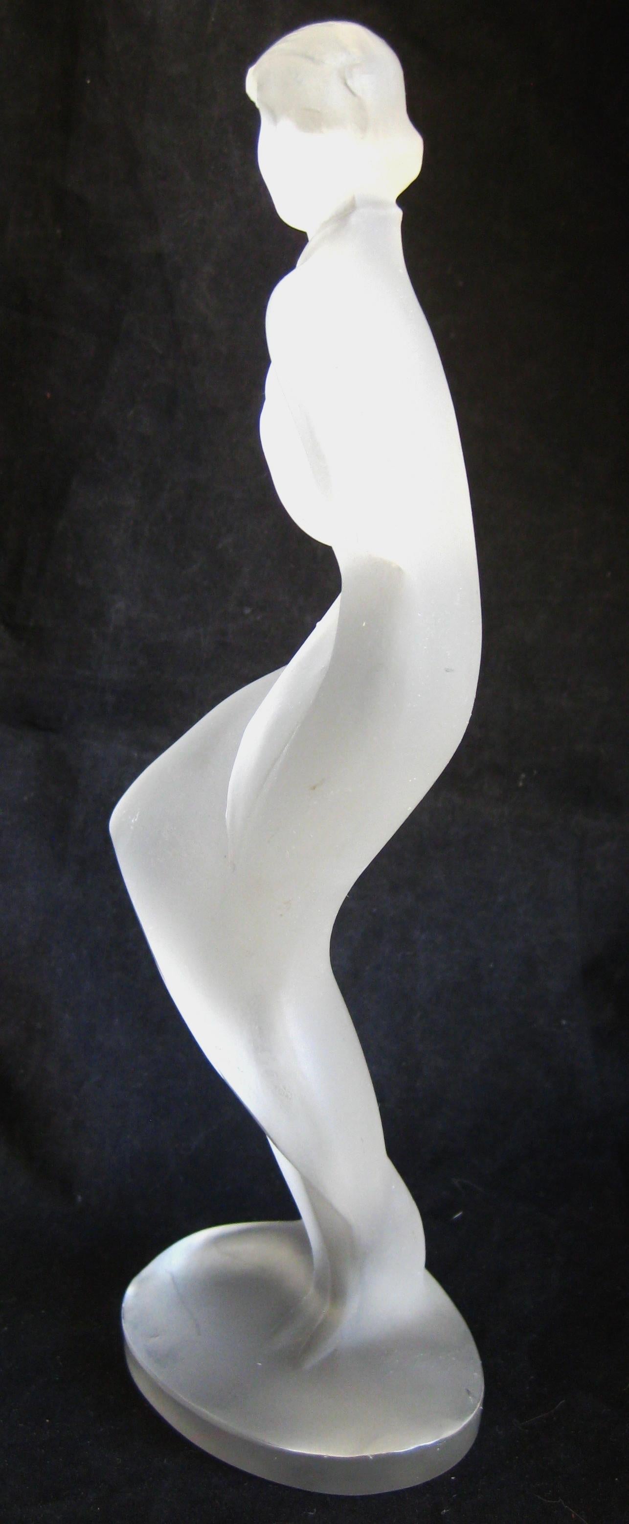 XX secolo Statua in vetro di Curt Schlevogt Ingrid Art Deco Lady in the Wind, Boemia, Repubblica Ceca in vendita