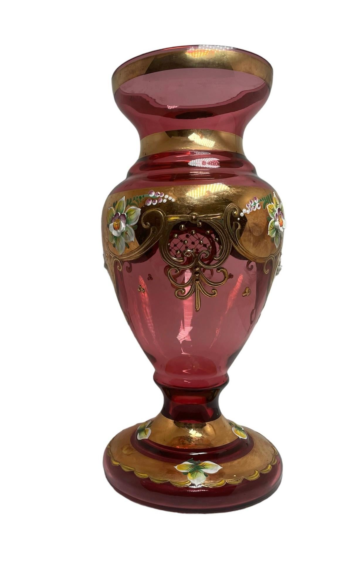 Vase en verre d'art doré de Bohème tchèque en vente 3