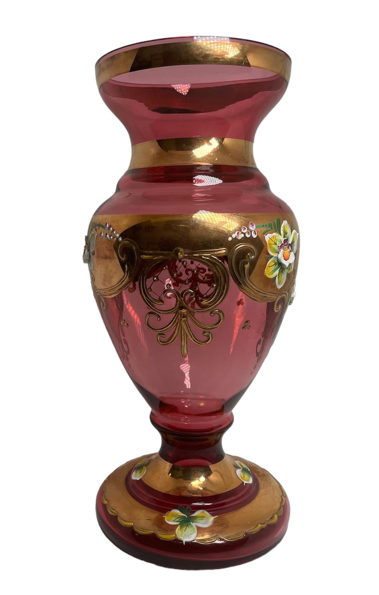 Tschechische böhmische vergoldete Kunstglasvase (Glaskunst) im Angebot