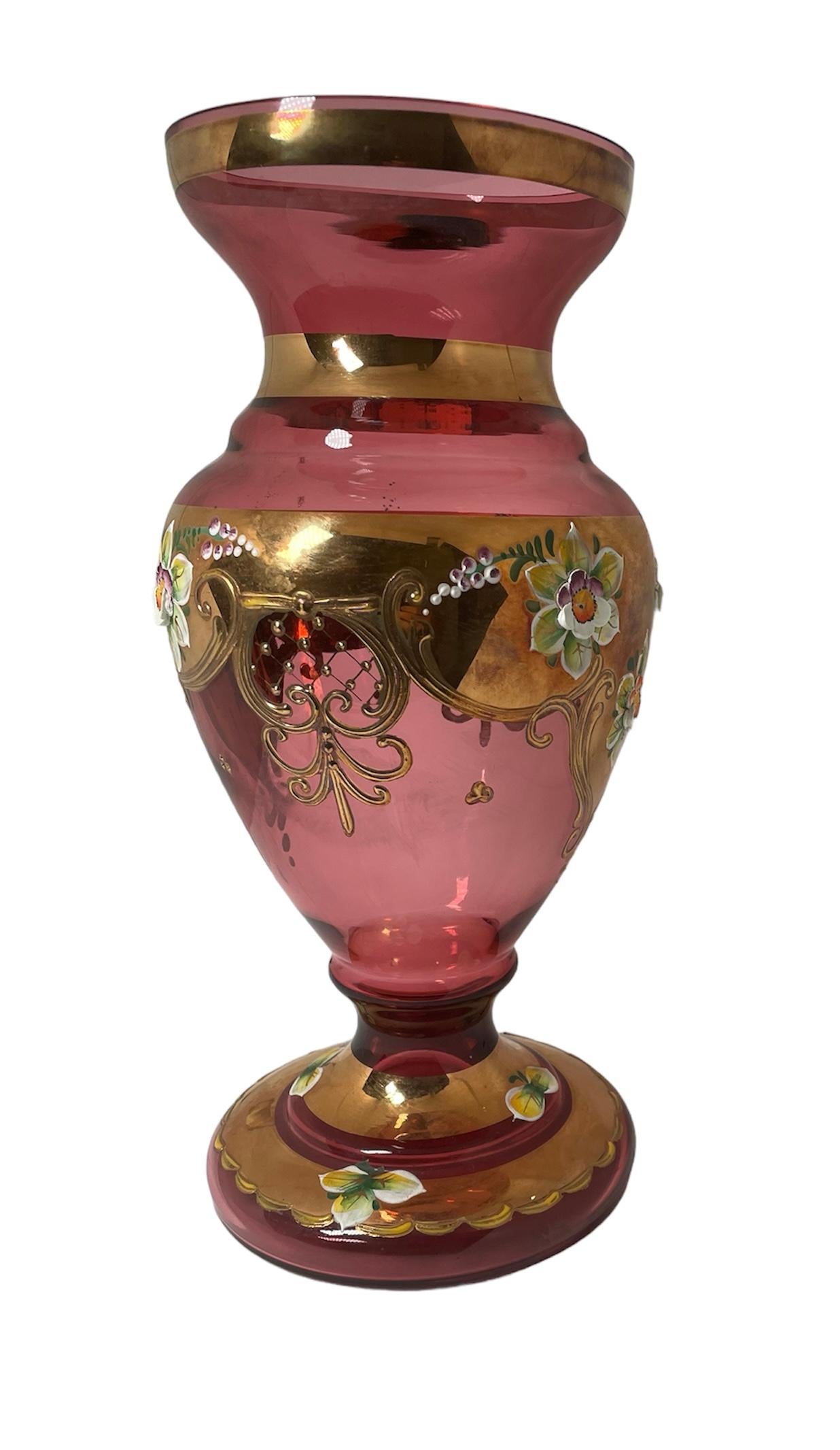 Vase en verre d'art doré de Bohème tchèque en vente 2