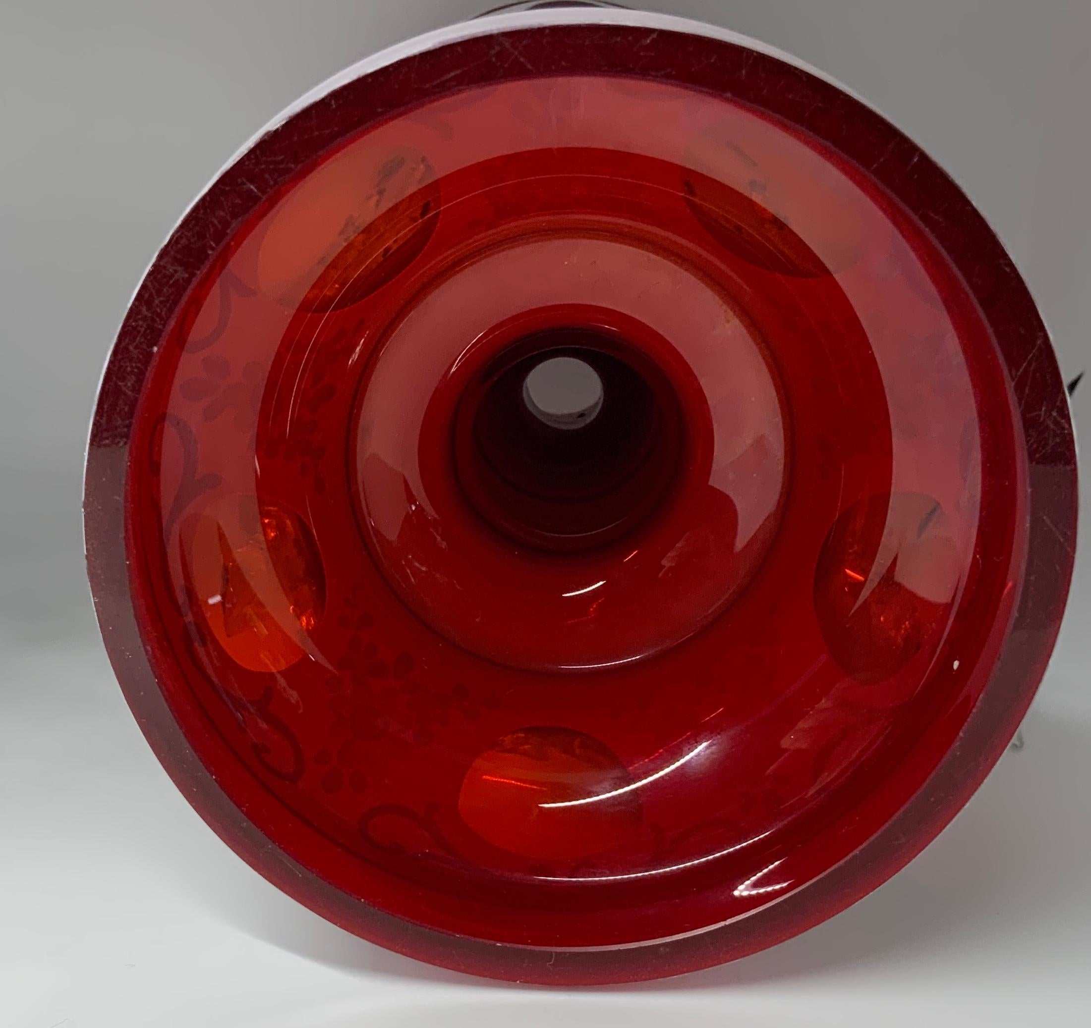 Tschechisches böhmisches weißes geschliffenes bis rotes Glas Luster-Paar im Zustand „Gut“ im Angebot in Guaynabo, PR