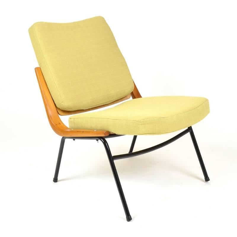 Czech Boomerang Chair from TON, 1960s In Good Condition For Sale In Zbiroh, CZ