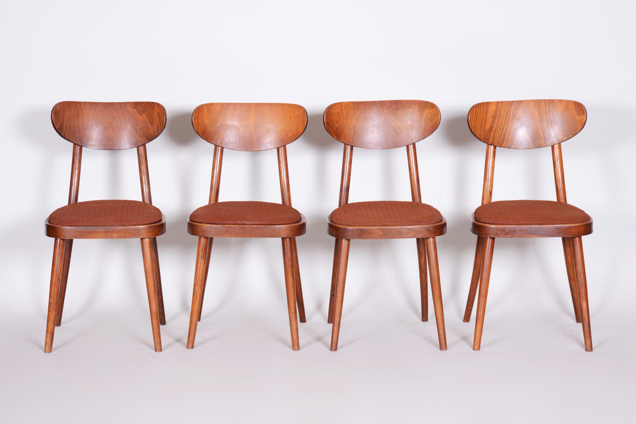 Czech midcentury chairs, four pieces.
Material: Beech
Period: 1940-1949
Original preserved condition.





   