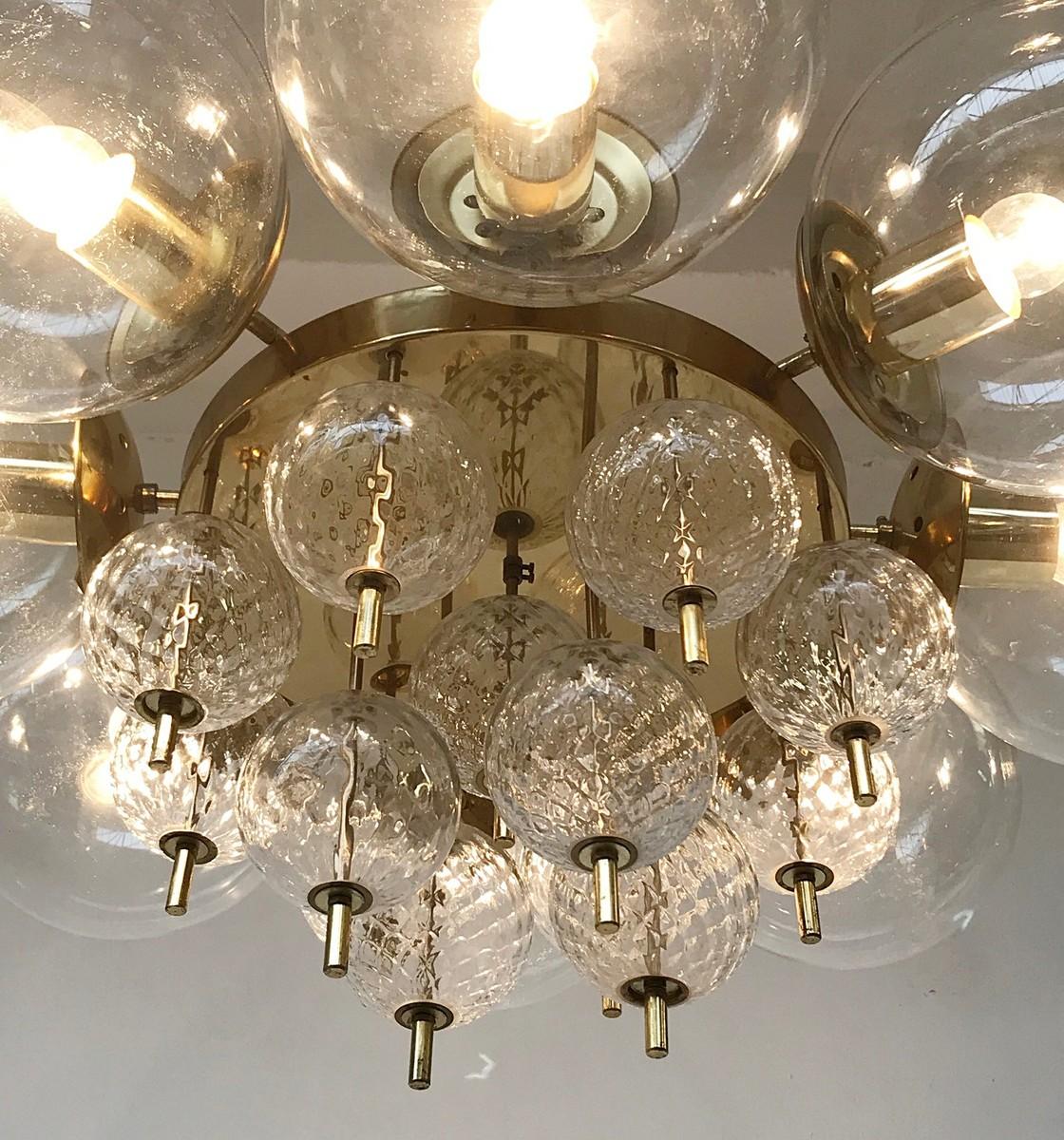 Czech Chandelier with 8 Glass Spheres In Good Condition For Sale In Brussels, BE