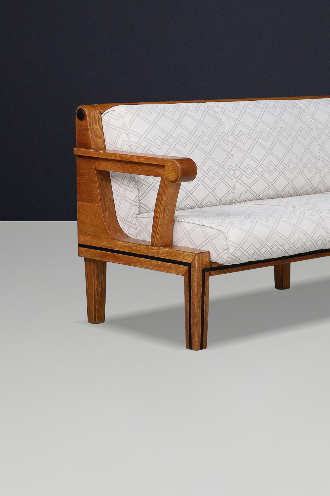 Czech Functionalist Oak Three-Seat Sofa, Czechoslovakia, 1930s In Good Condition For Sale In Almelo, NL