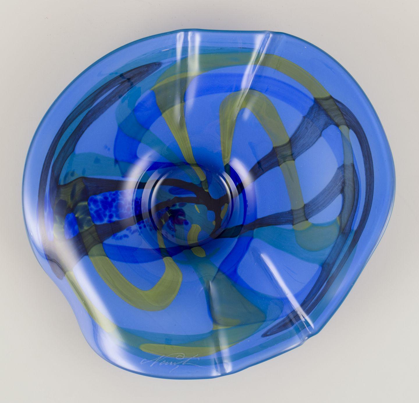 Organique Artiste verrier tchèque. Bol en verre d'art. Forme organique. Fin du 20e siècle. en vente