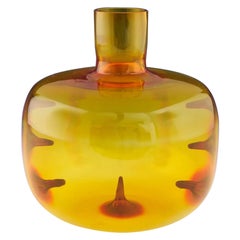 Vase sculptural en verre tchèque grenat conçu par Pavel Hlava, vers 1965