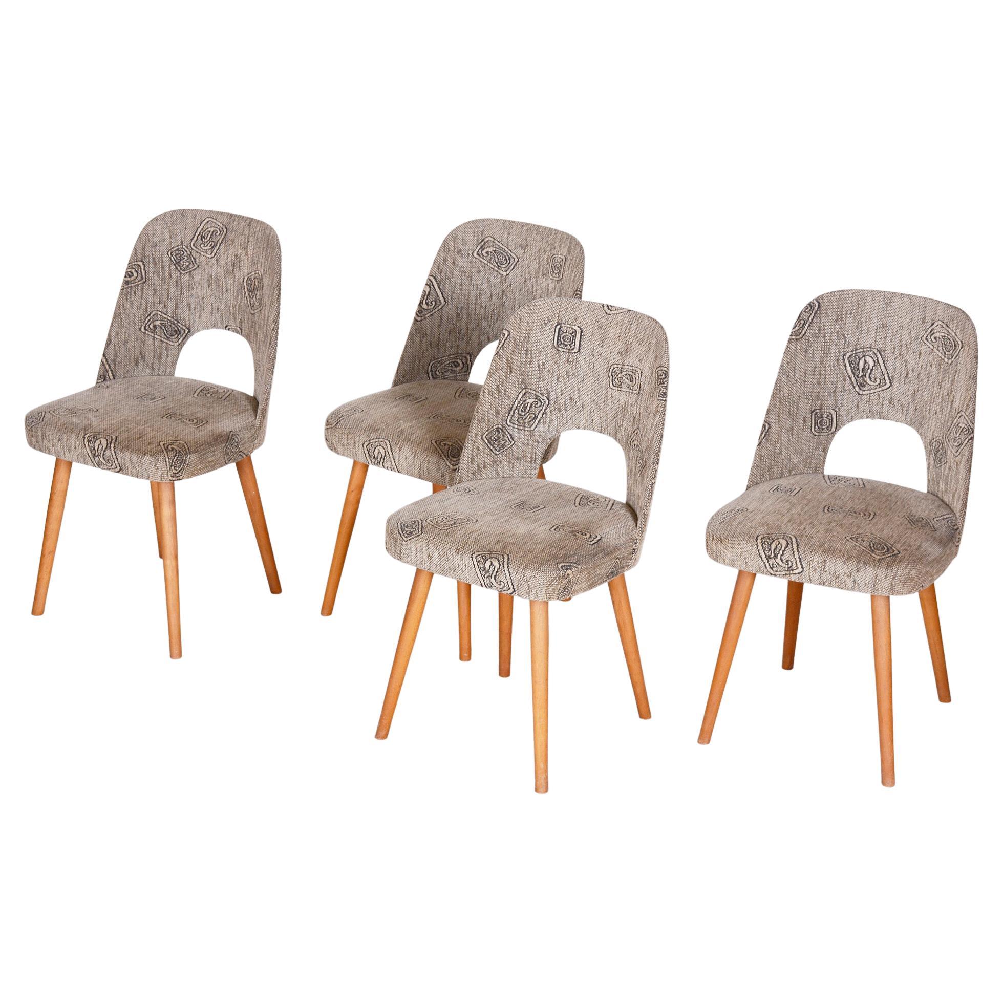 Chaises en frêne tchèque grises et brunes par Oswald Haerdtl, 4 pièces, nouveau tissu d'ameublement, années 1950