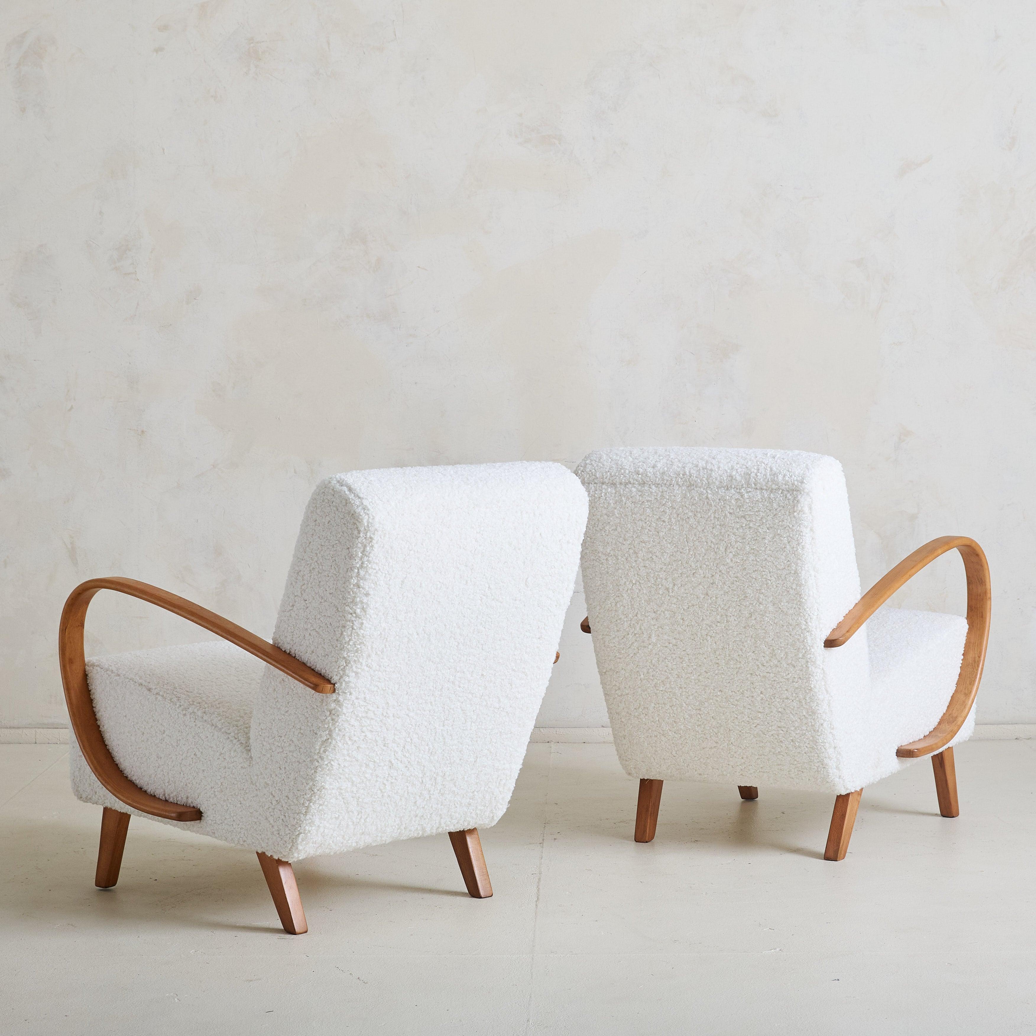 Glazed Czech ‘H-410’ Wood Armchair in Ivory Boucle by Jindřich Halabala, 1940s For Sale