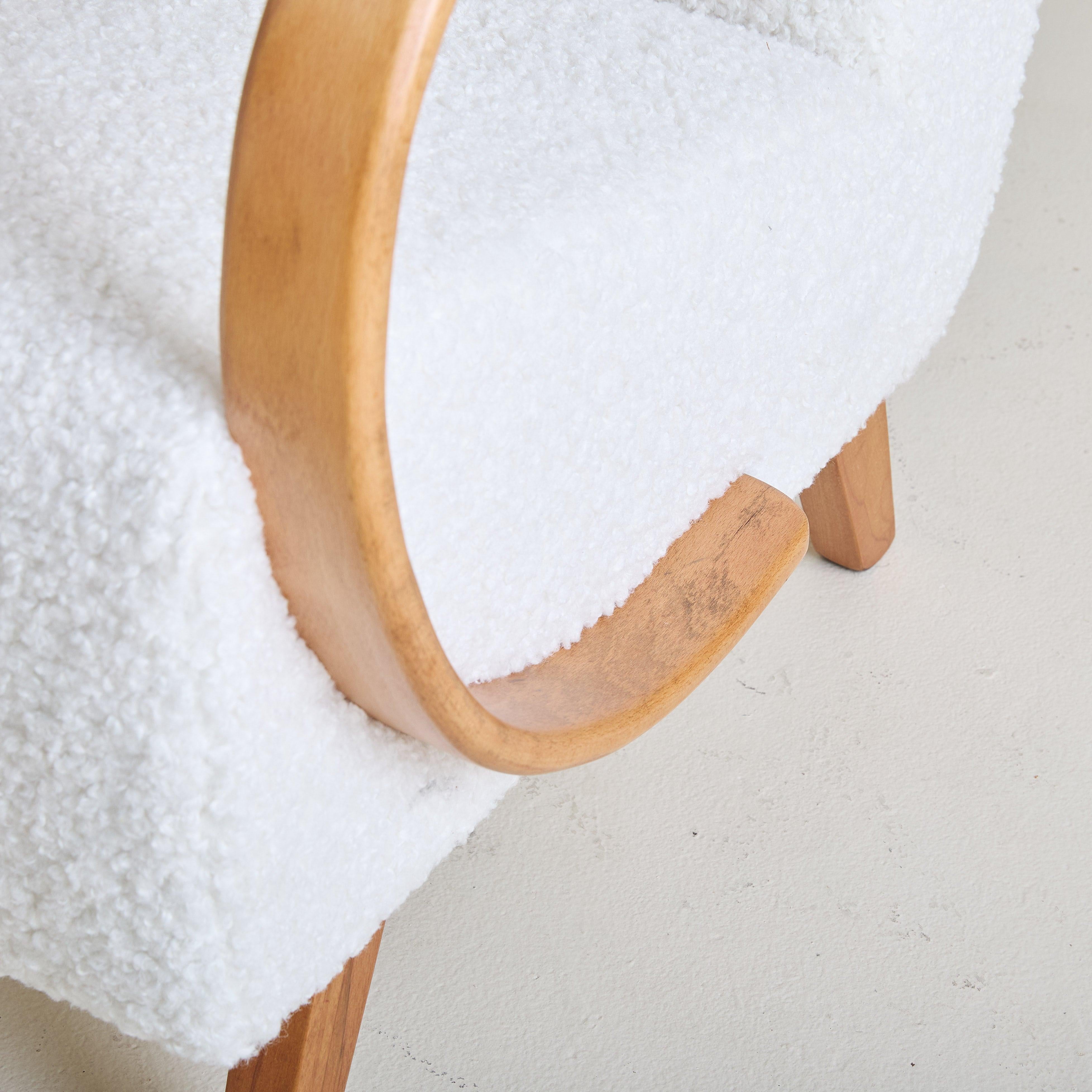 Mid-20th Century Czech ‘H-410’ Wood Armchair in Ivory Boucle by Jindřich Halabala, 1940s For Sale
