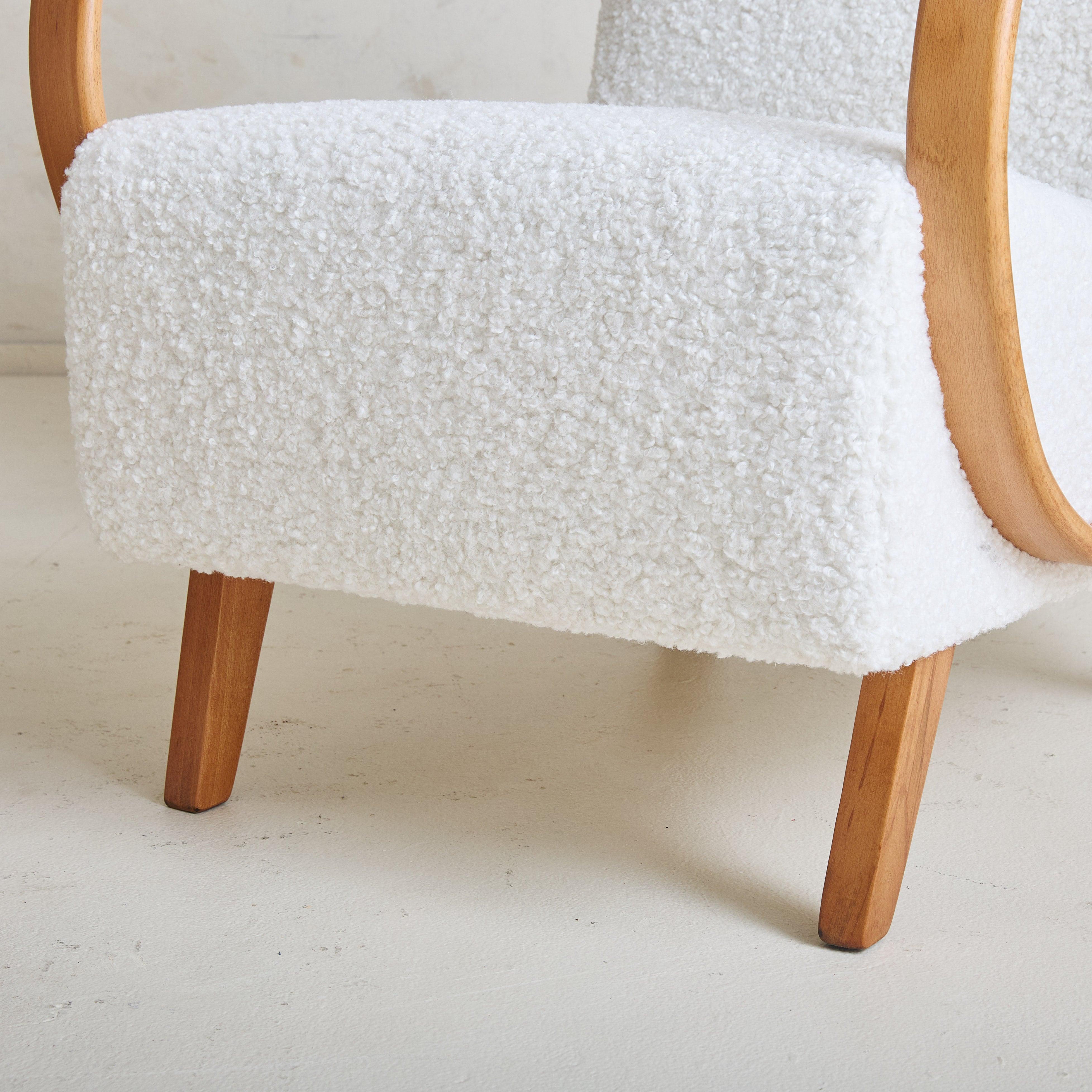Czech ‘H-410’ Wood Armchair in Ivory Boucle by Jindřich Halabala, 1940s For Sale 1
