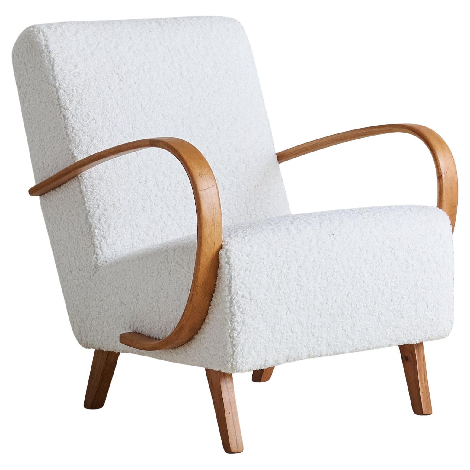 Czech ‘H-410’ Wood Armchair in Ivory Boucle by Jindřich Halabala, 1940s For Sale