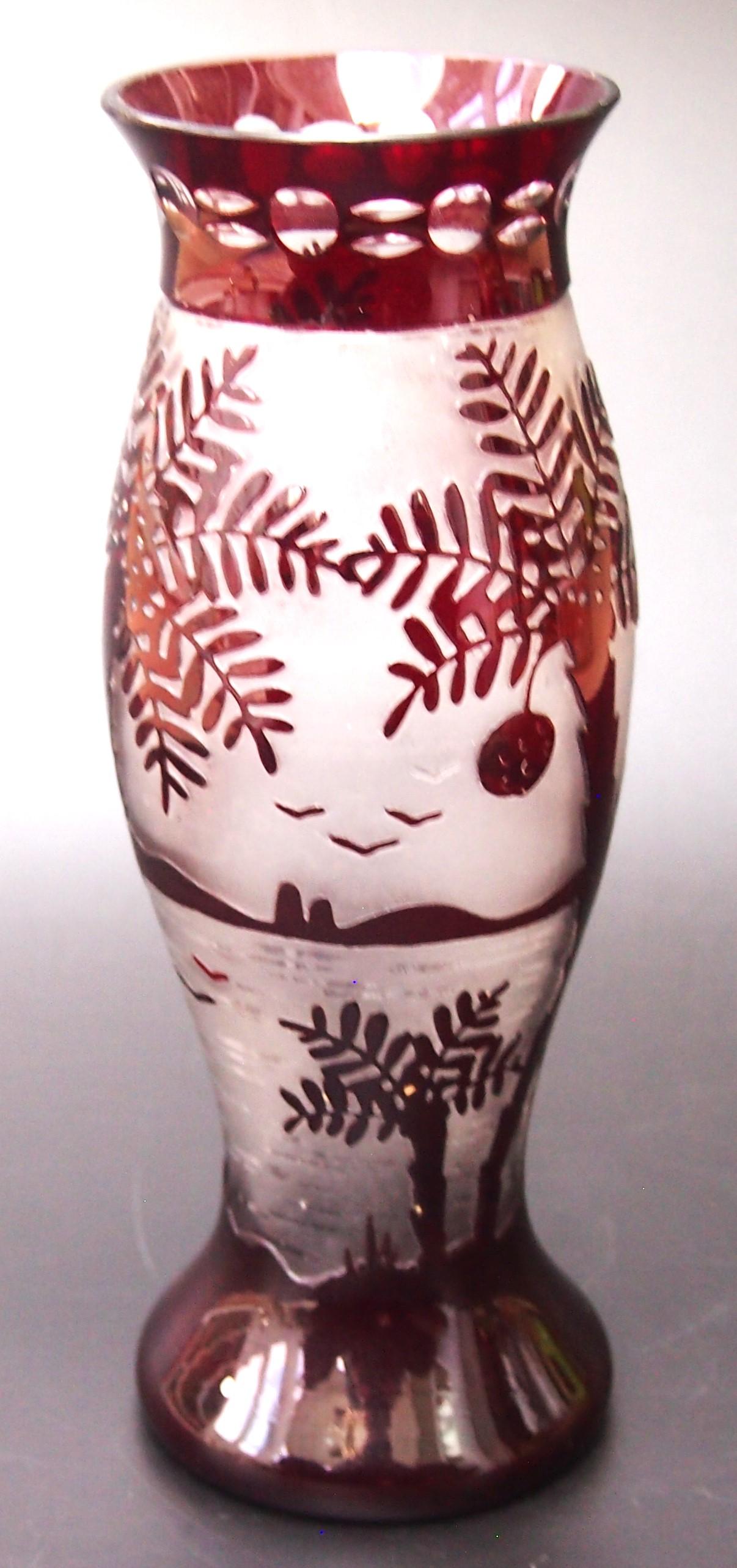 Vaso in vetro con cammeo di paesaggio tropicale ceco Kralik Art Deco, circa 1925 in vendita 1