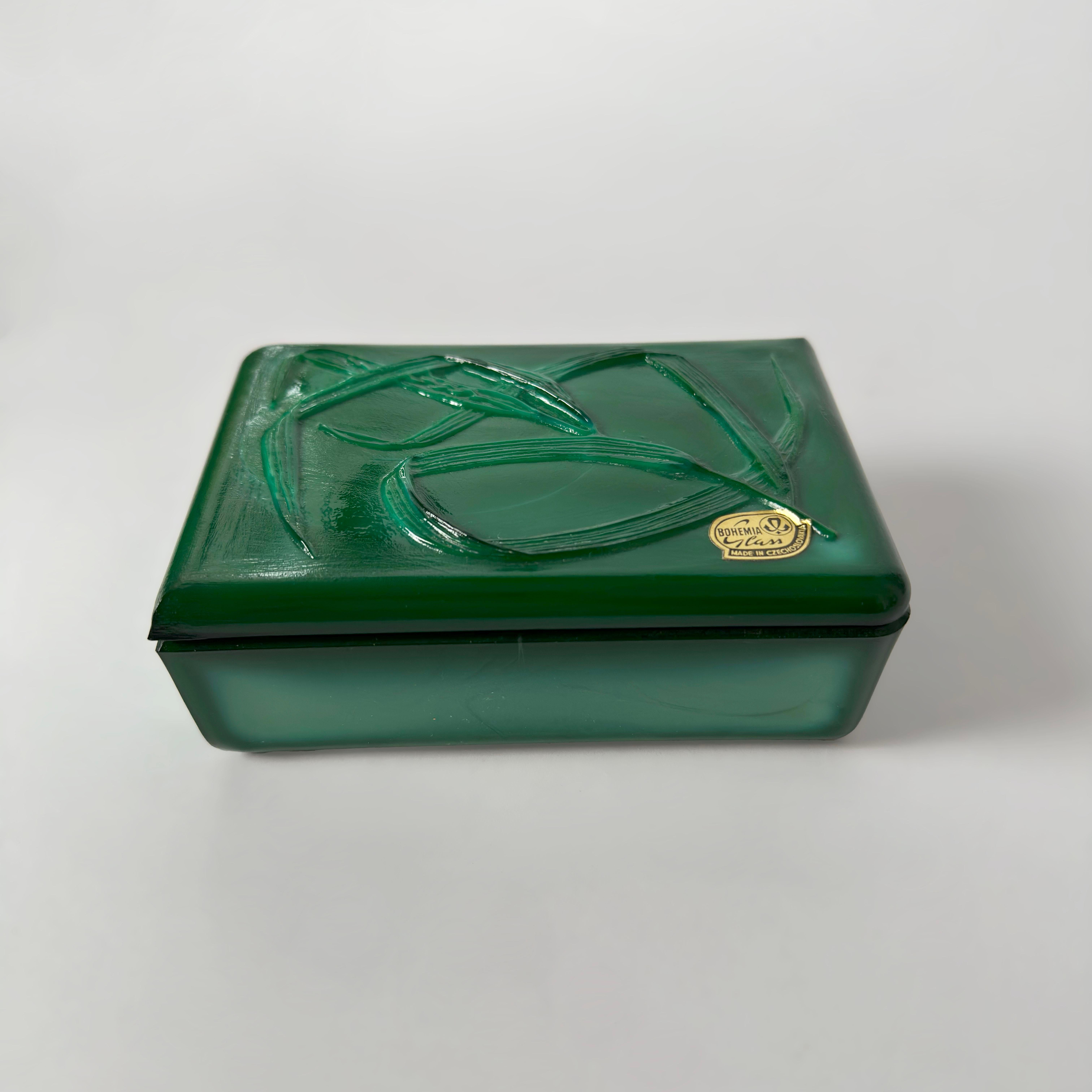 Boîte à bibelots en verre malachite tchèque dans le style de Schlevogt, vers 1950 Bon état - En vente à Glasgow, GB