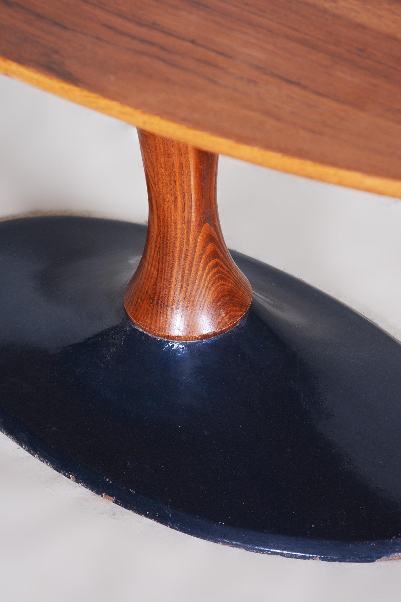 Czech Mid-Century Rosewood Oval Table with Cast Iron Base, 1950s For Sale 4