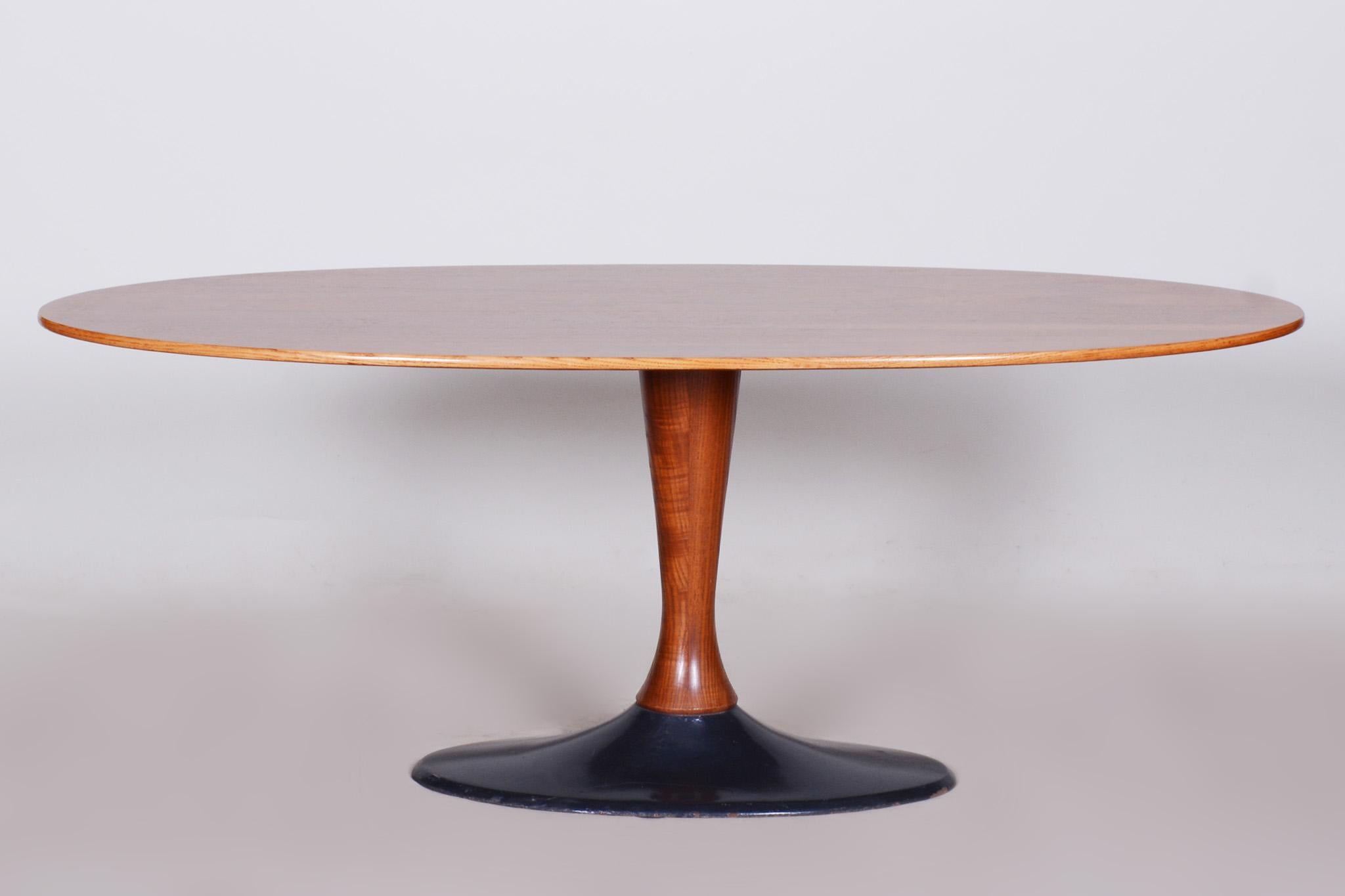 The wood construction is stable and in perfect condition.
Revived polish.

Mid-Century oval table
Source: Czech (Czechoslovakia)
Period: 1950-1959
Material: Palisandr and Cast iron.