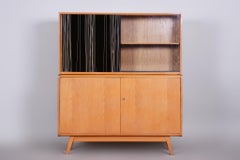 Credenza ceca di metà secolo, anni '50, ben conservata, frassino. Jitona Soběslav