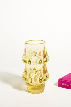 Vase jaune tchèque du milieu du siècle