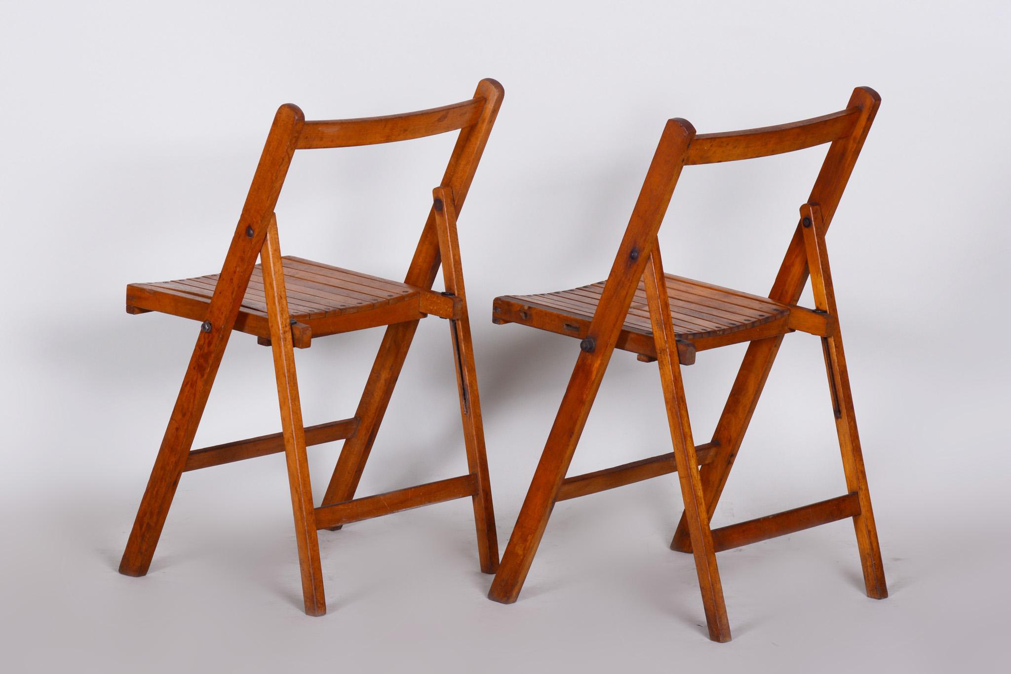 Czech Midcentury Beech Chairs, Original Condition, 1950s, 2 Pieces In Good Condition For Sale In Horomerice, CZ