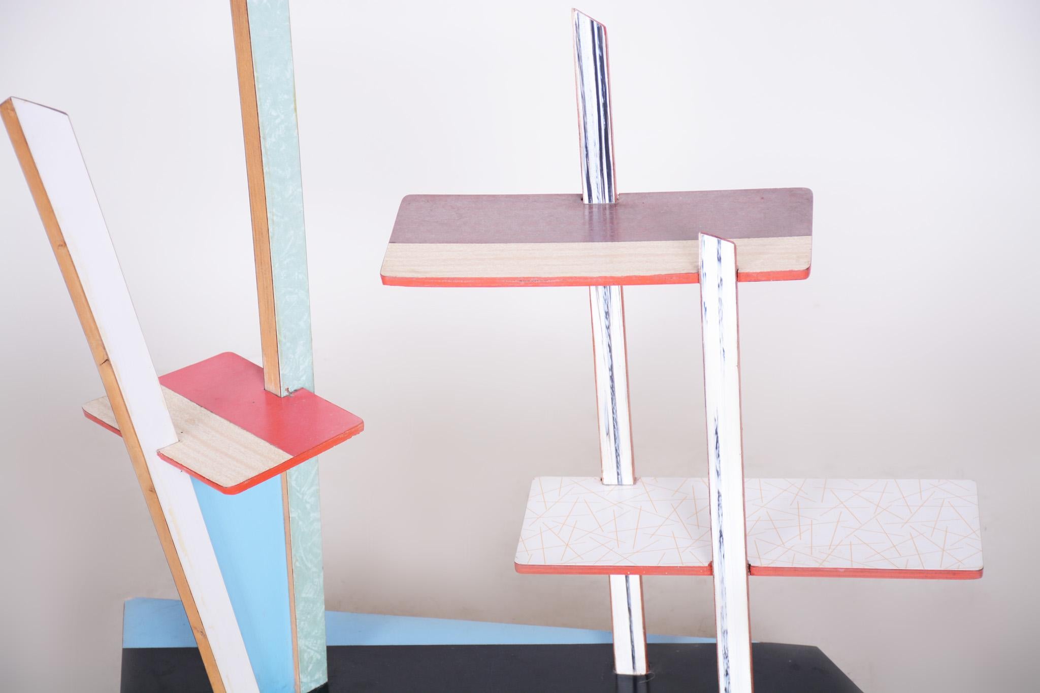 Czech Midcentury Blue and Red Flower Stand, Beech and Formica, 1950s In Good Condition For Sale In Horomerice, CZ