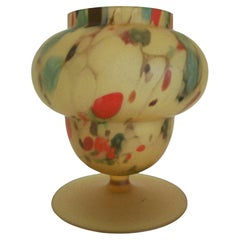 Vase ou jarre à pied en verre satiné multicolore ciselé tchèque - milieu du 20e siècle