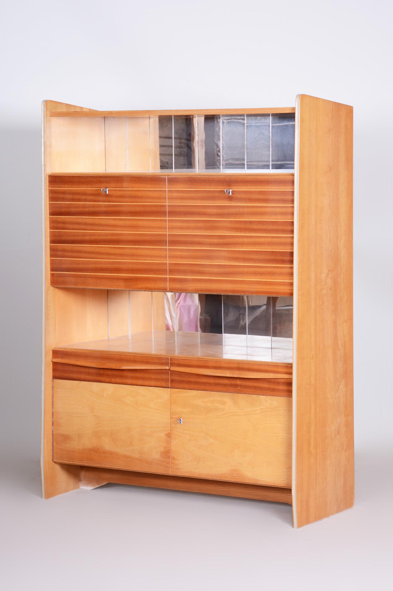 XX secolo Credenza di metà secolo in Oak Oak, anni '50, ben conservata, frassino e mogano in vendita