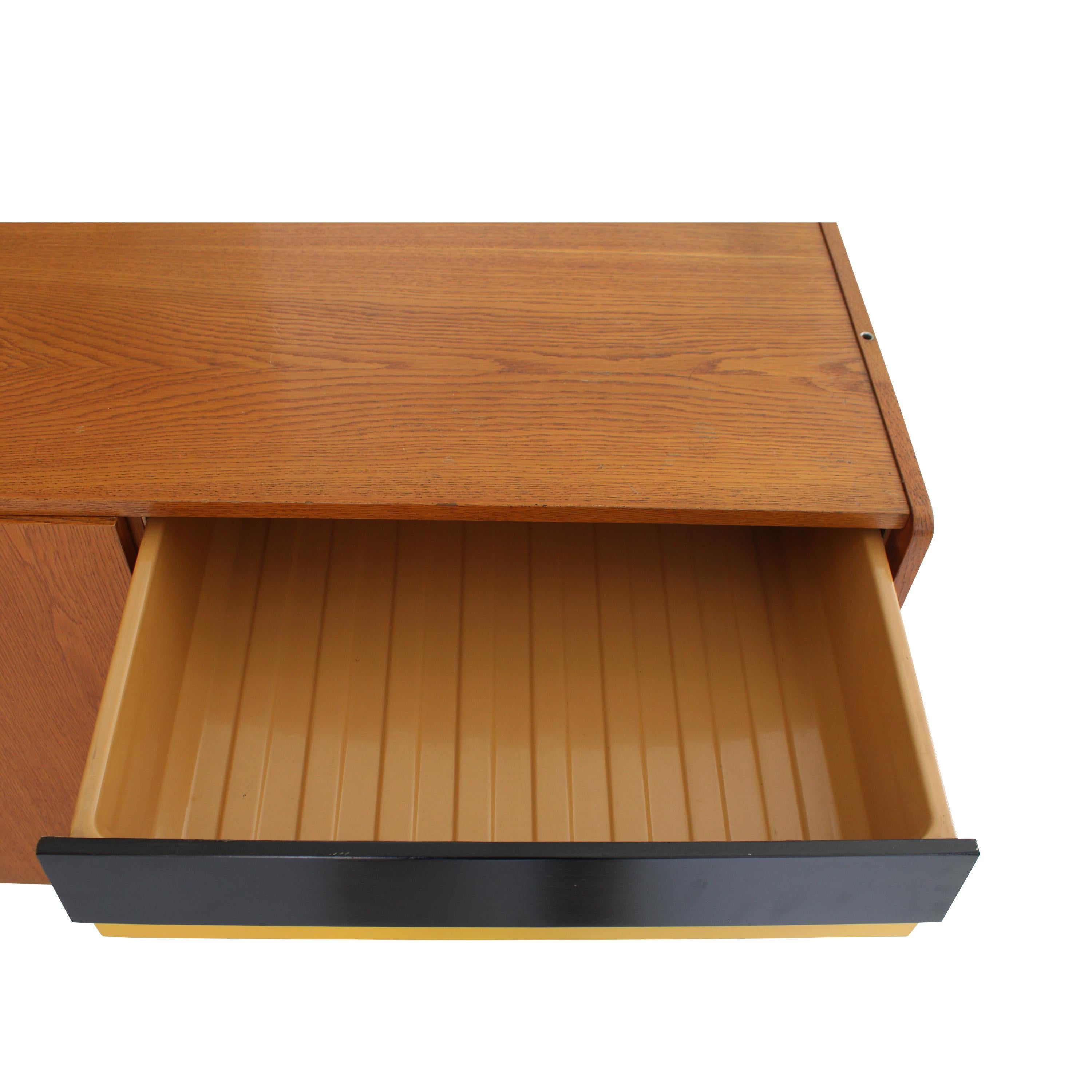 Czech Oak Sideboard with Left-Side Lacquered Drawers, Czechoslovakia, 1960s For Sale 3
