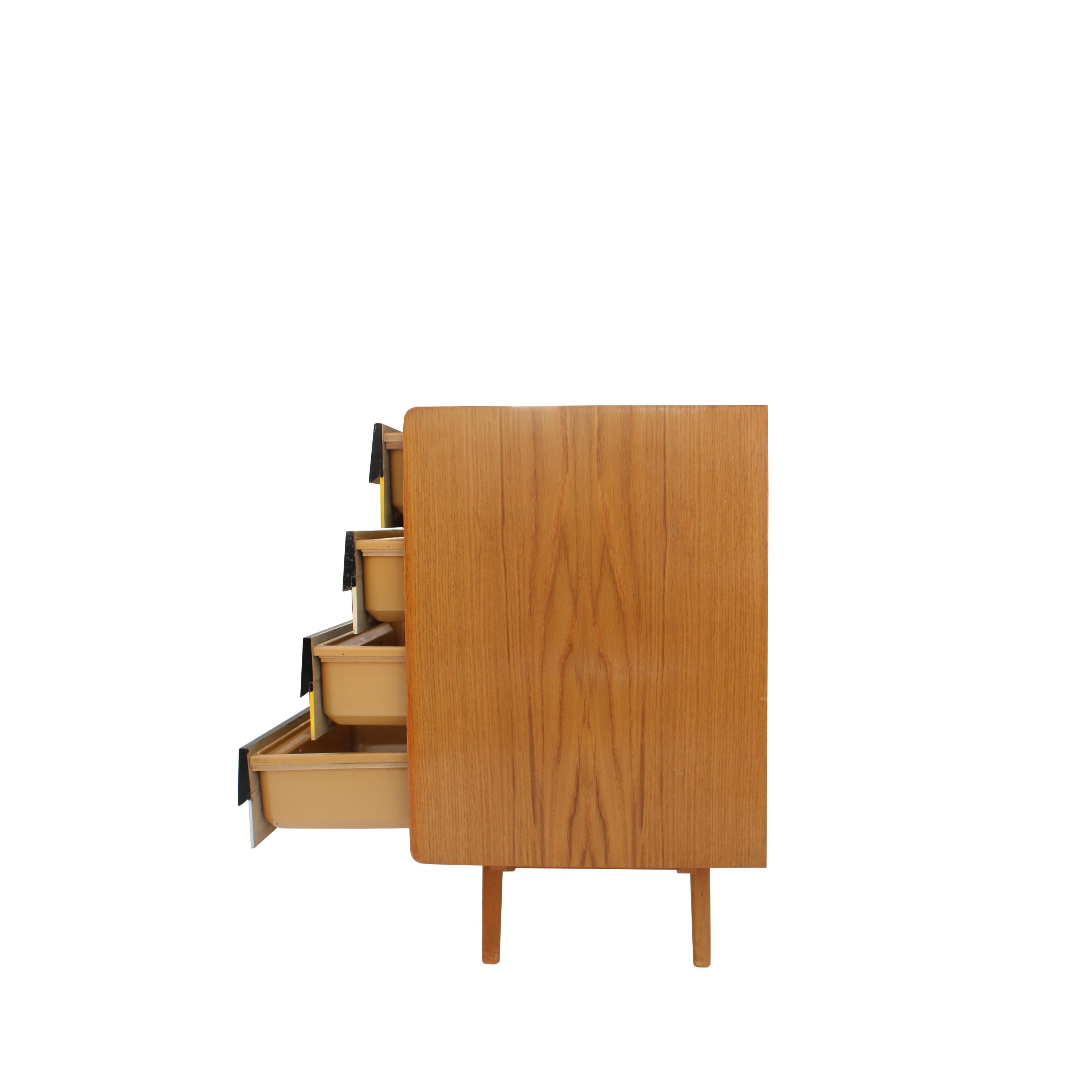 Czech Oak Sideboard with Left-Side Lacquered Drawers, Czechoslovakia, 1960s For Sale 4