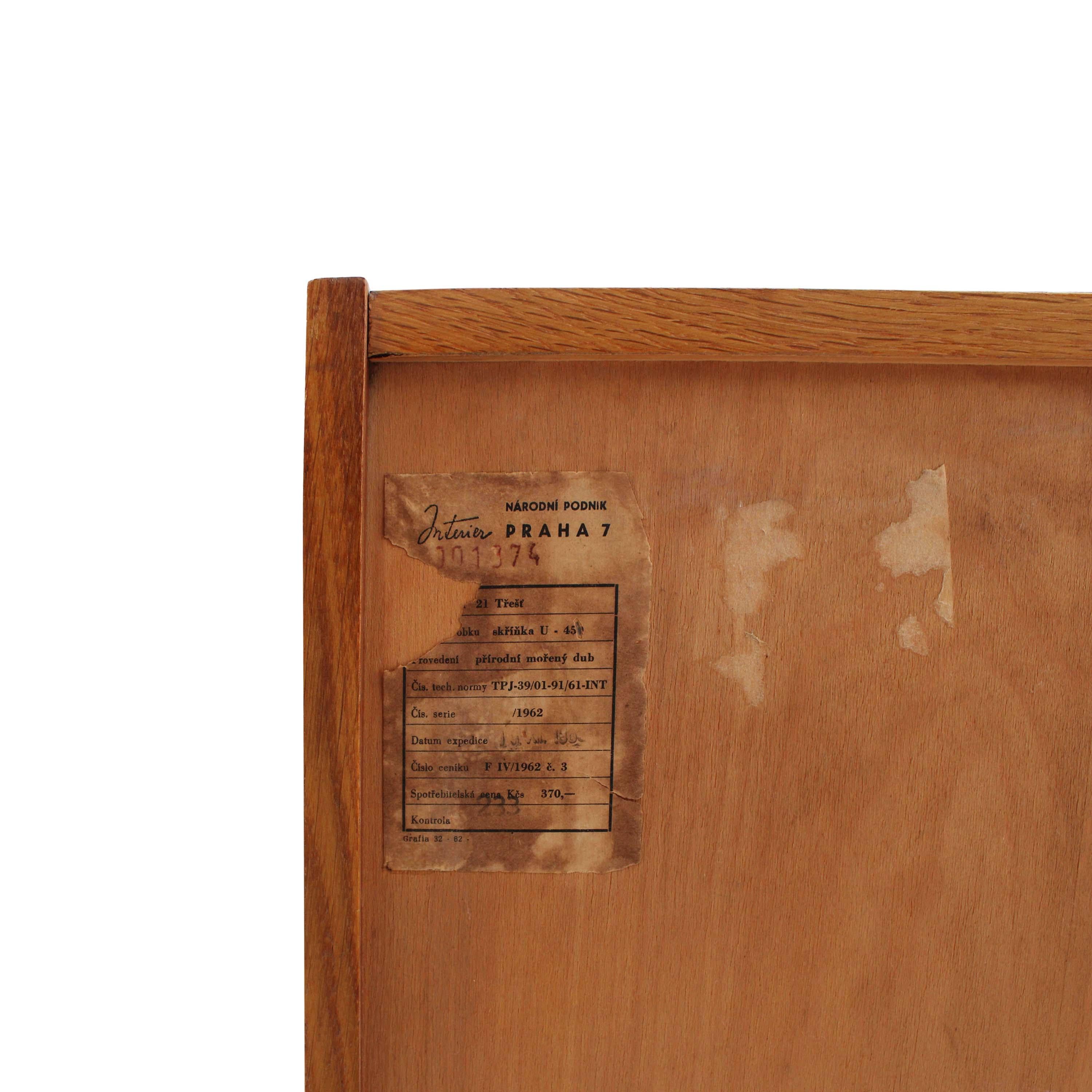 Czech Oak Sideboard with Right-Side Lacquered Drawers, Czechoslovakia, 1960s For Sale 7