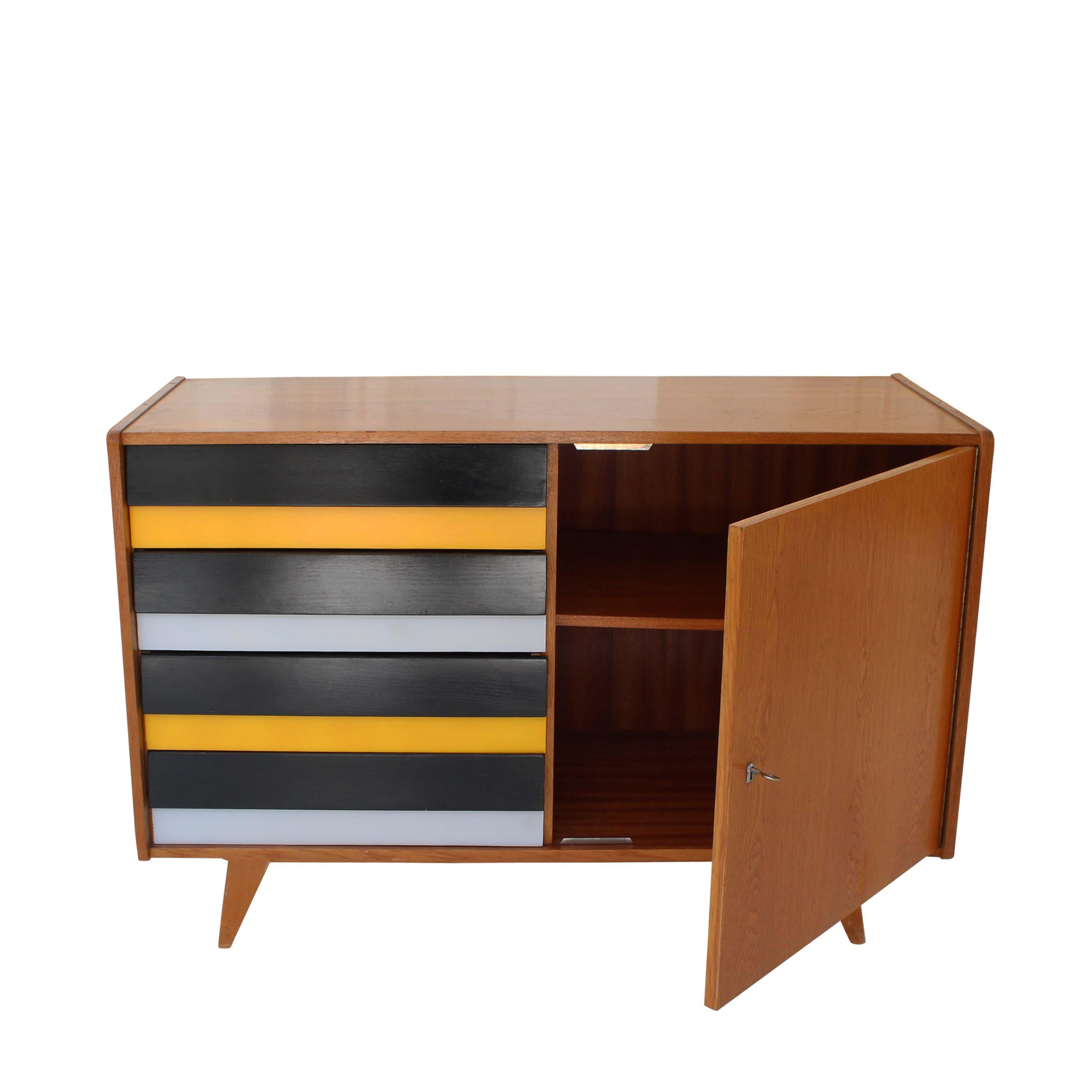 Czech Oak Sideboard with Right-Side Lacquered Drawers, Czechoslovakia, 1960s For Sale 1