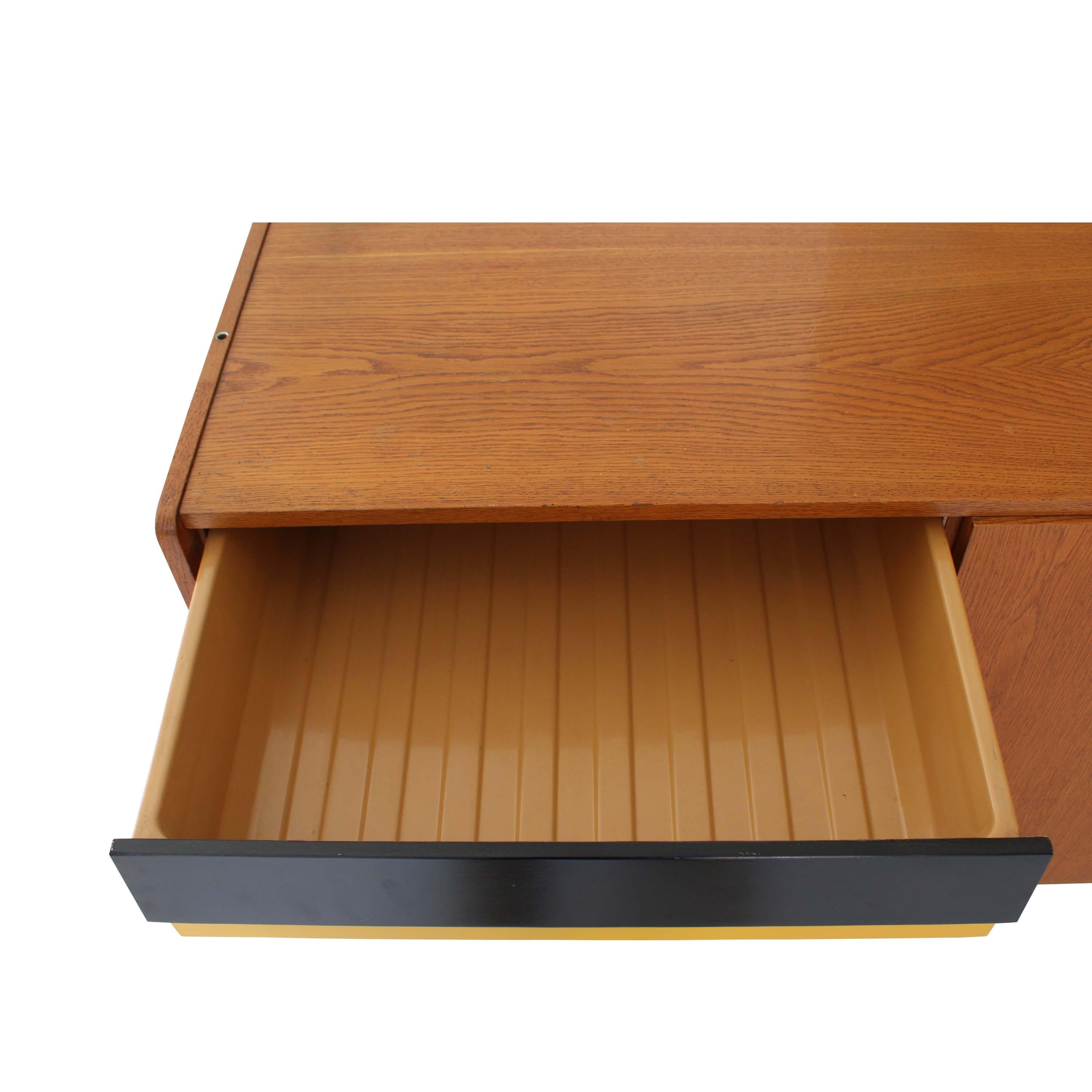 Czech Oak Sideboard with Right-Side Lacquered Drawers, Czechoslovakia, 1960s For Sale 3