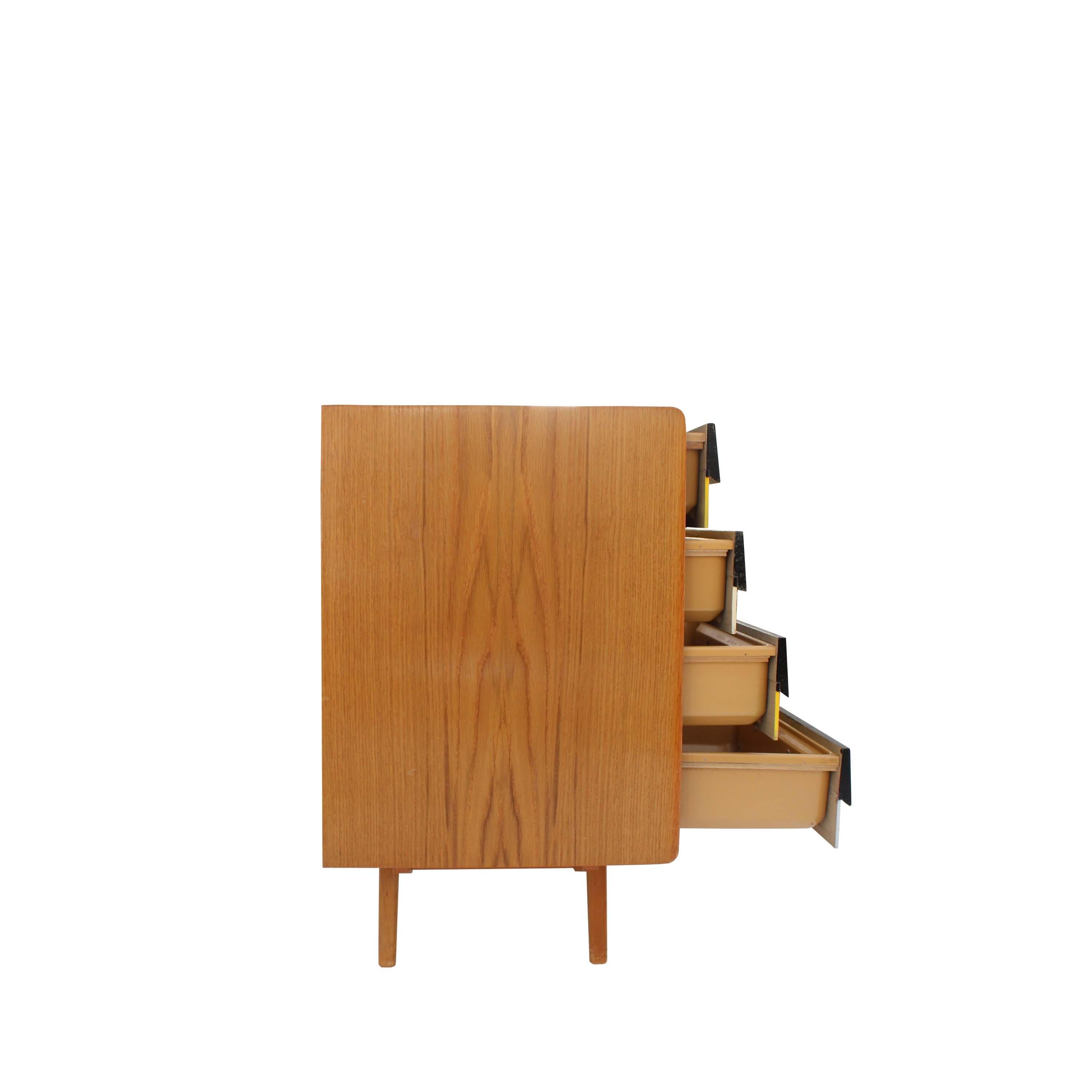 Czech Oak Sideboard with Right-Side Lacquered Drawers, Czechoslovakia, 1960s For Sale 4