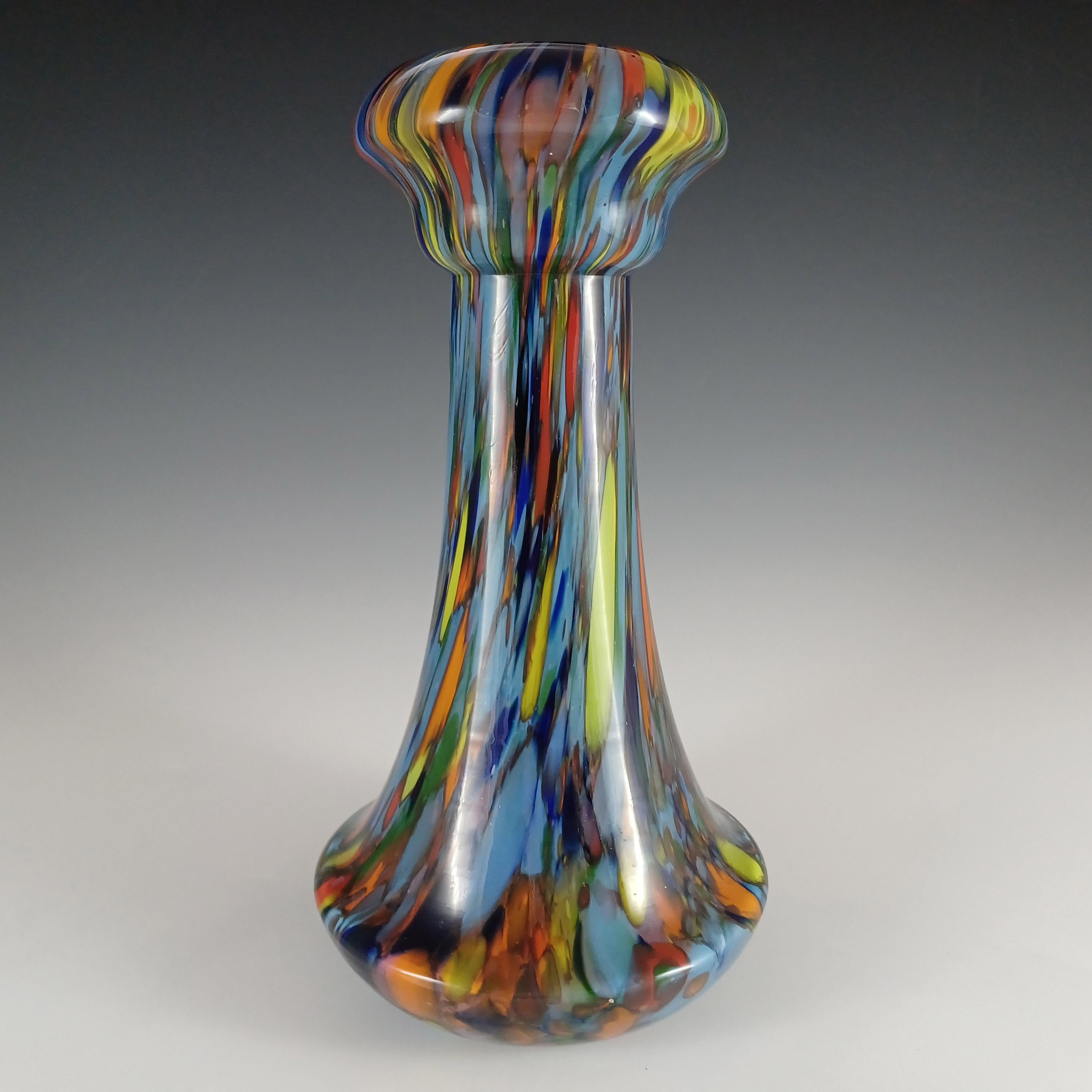 Pareja de jarrones checos de cristal salpicado art déco multicolor Art Decó en venta