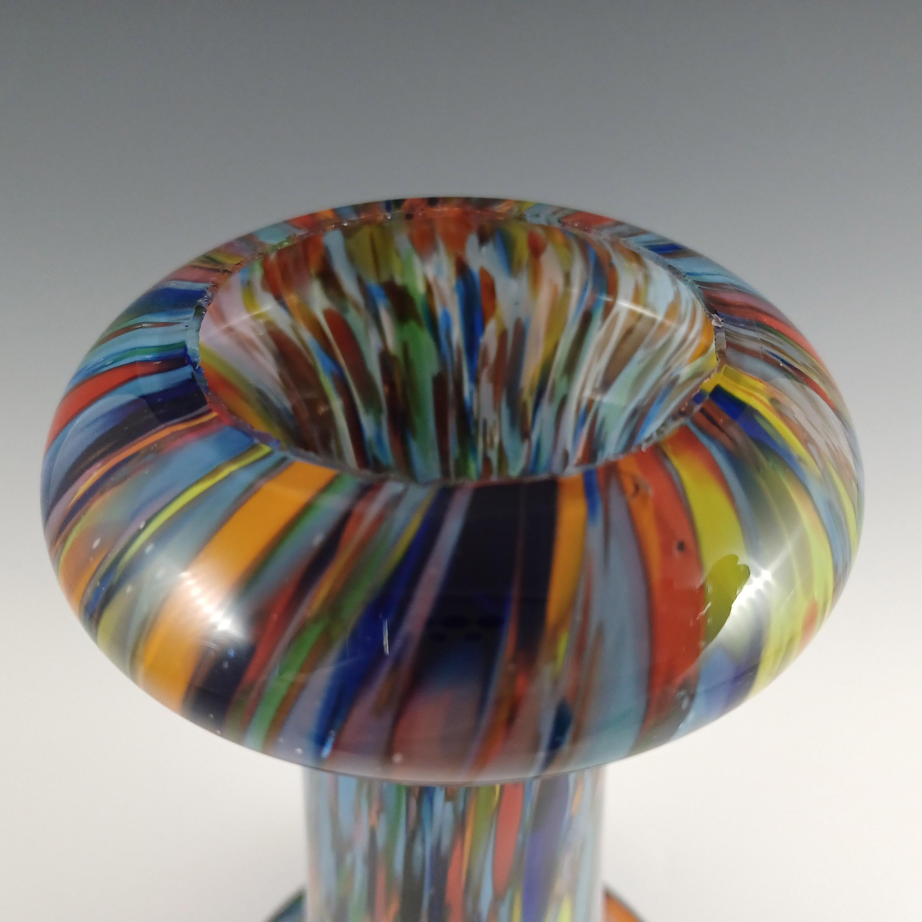 Pareja de jarrones checos de cristal salpicado art déco multicolor mediados del siglo XX en venta