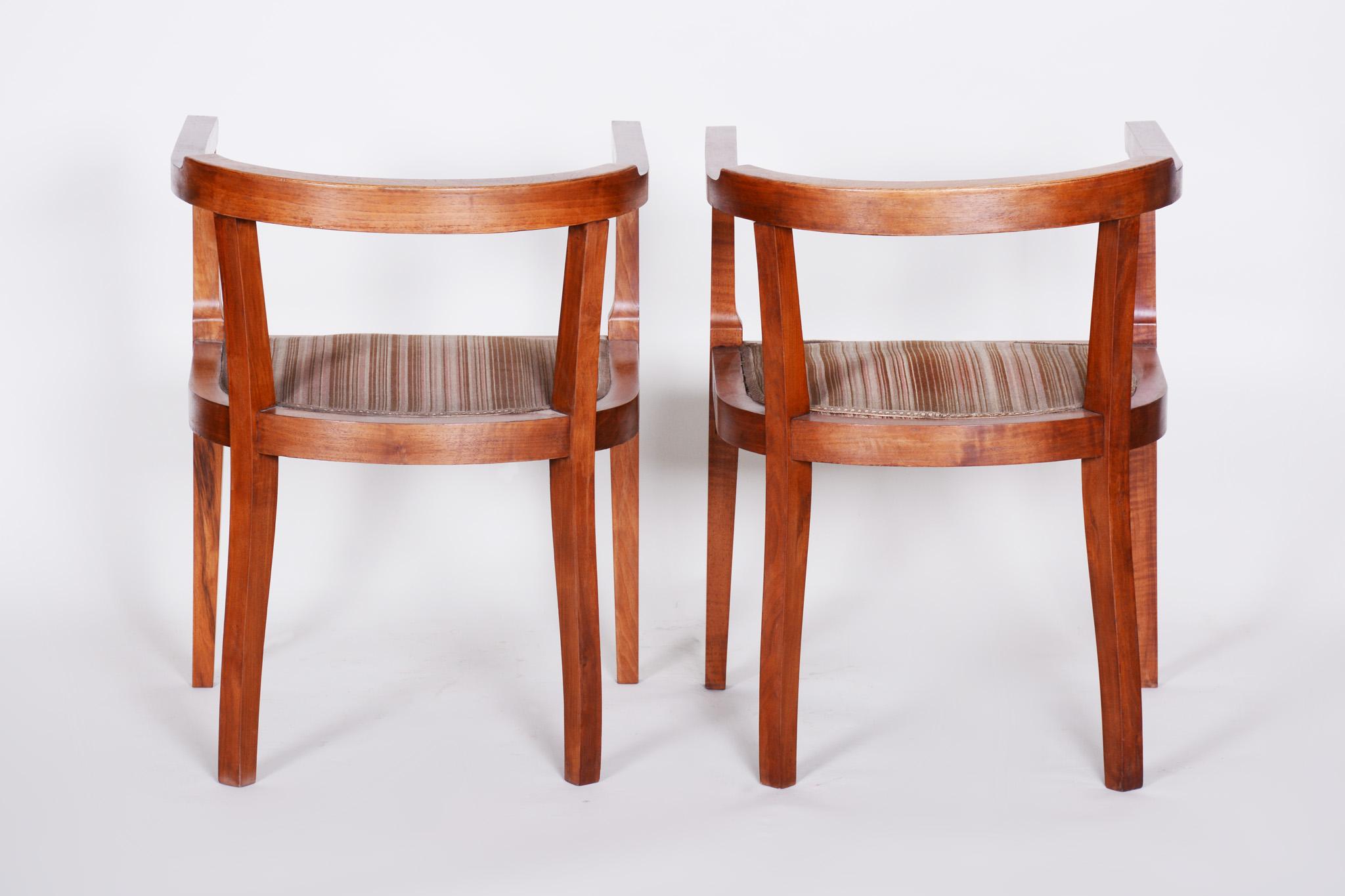 Czech Pair of Walnut Art Deco Armchairs, Original Good Condition, 1920s In Good Condition For Sale In Horomerice, CZ