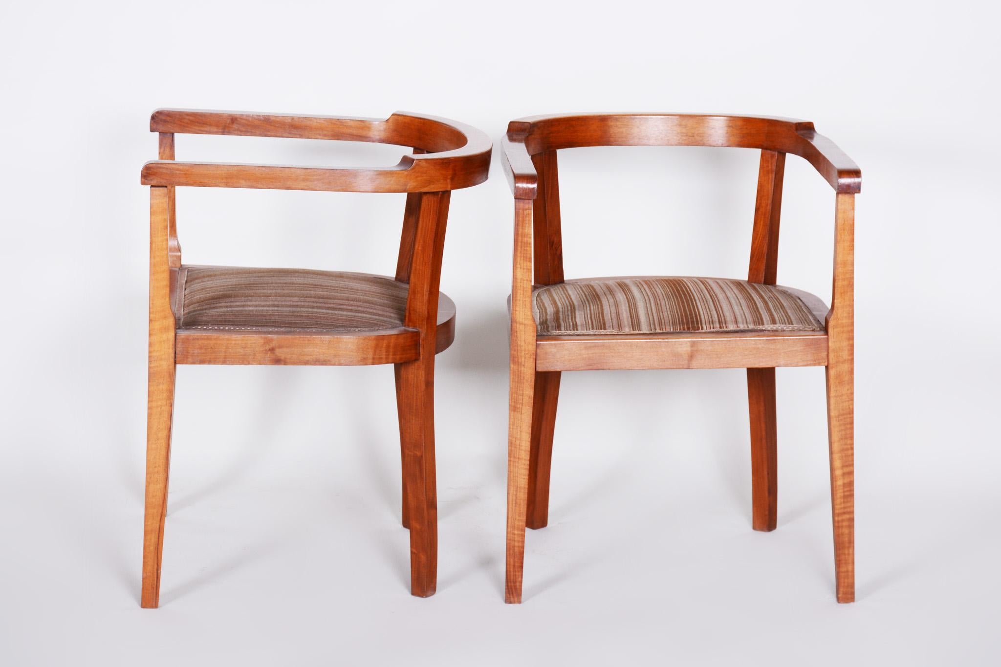 Early 20th Century Czech Pair of Walnut Art Deco Armchairs, Original Good Condition, 1920s For Sale