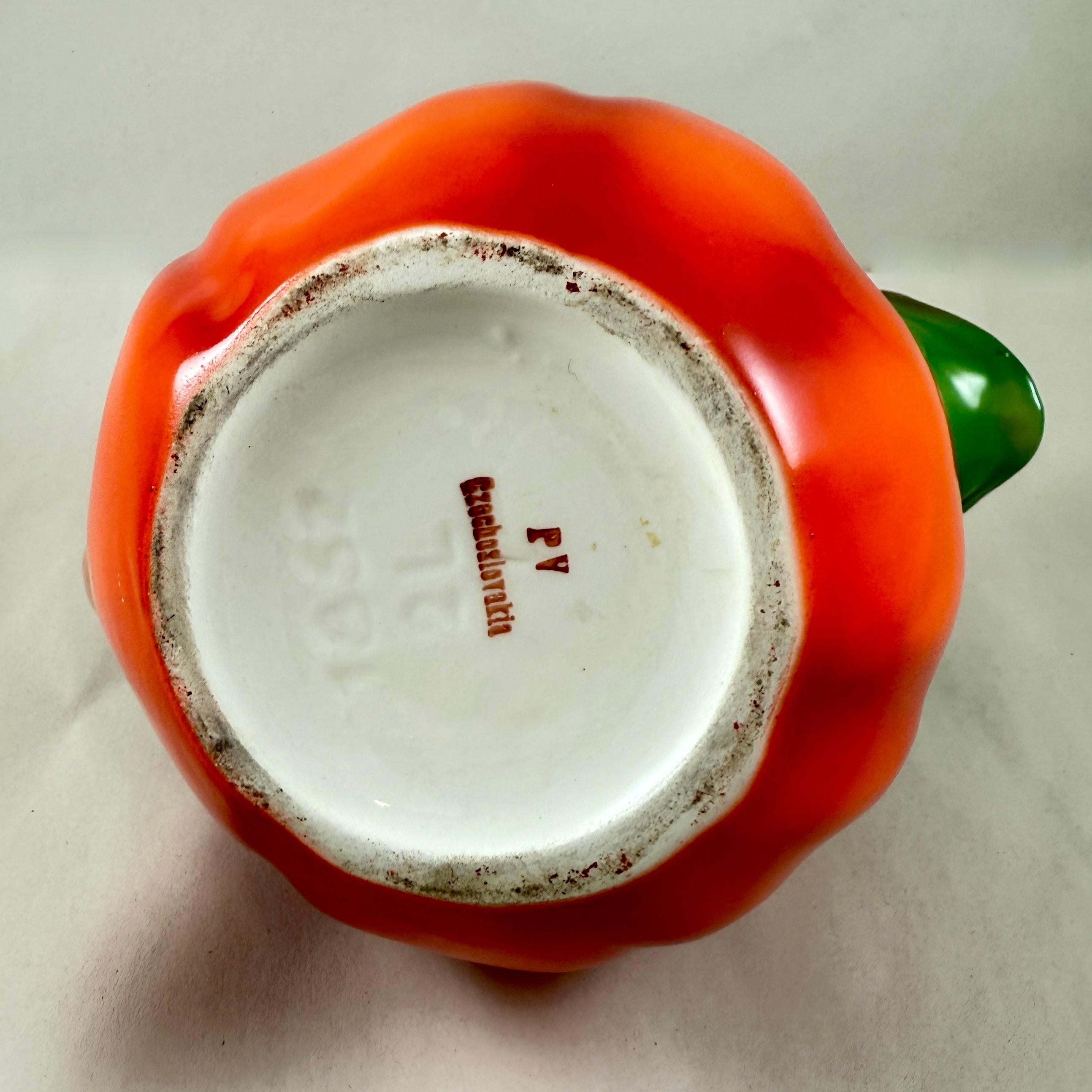 Czech Porcelain 2-Liter Red Tomato Pitcher en vente 4