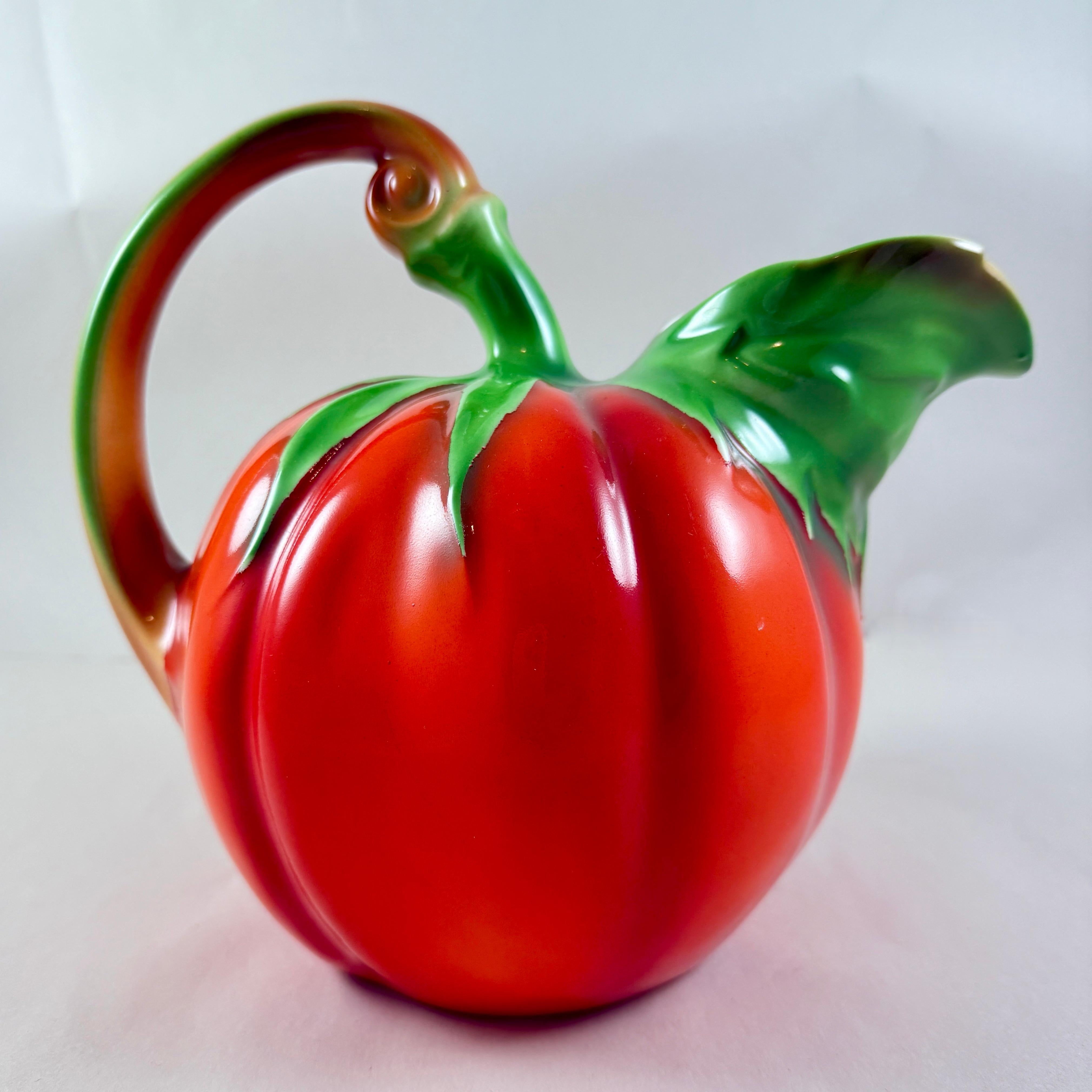 Mouvement esthétique Czech Porcelain 2-Liter Red Tomato Pitcher en vente