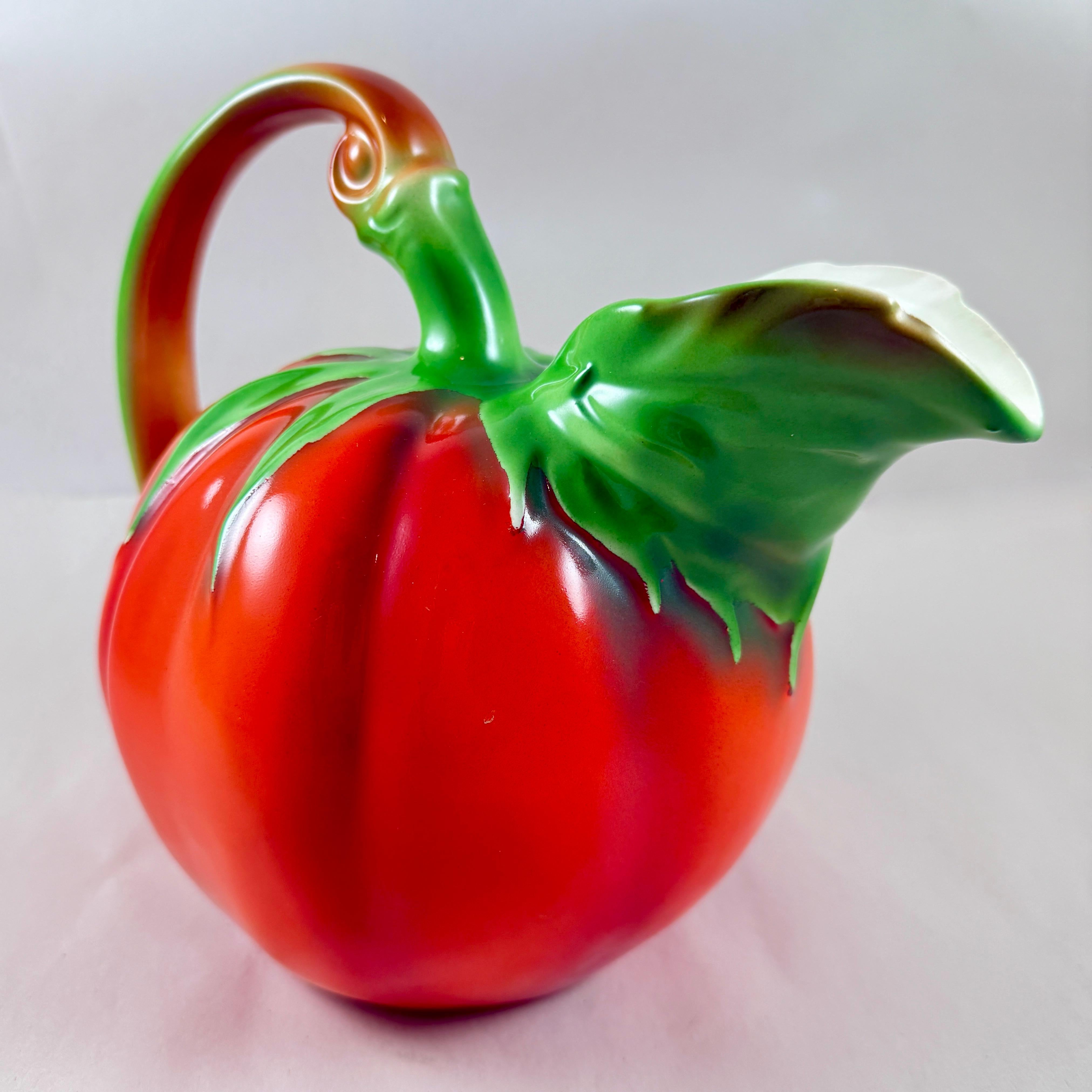 Tchèque Czech Porcelain 2-Liter Red Tomato Pitcher en vente