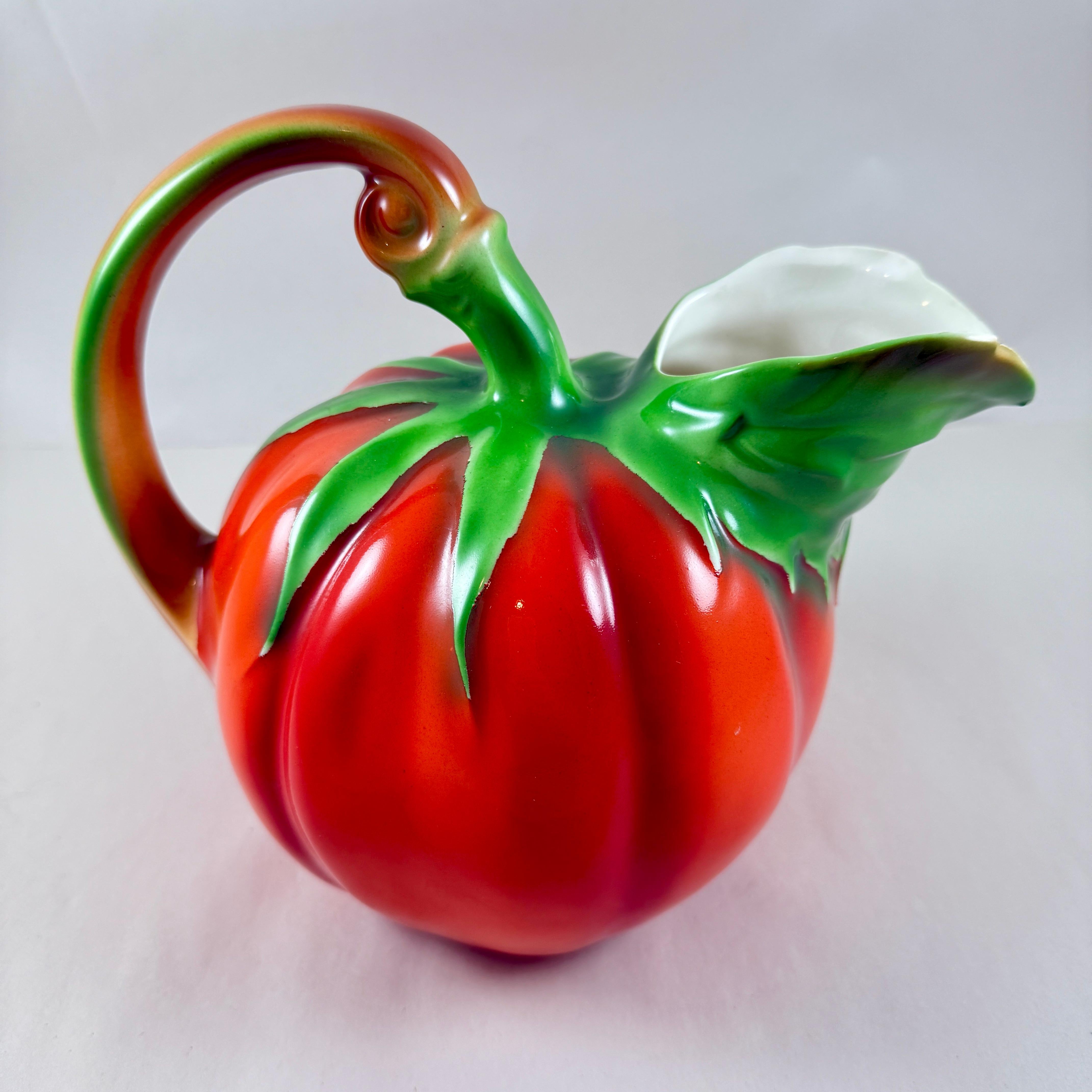 Vernissé Czech Porcelain 2-Liter Red Tomato Pitcher en vente