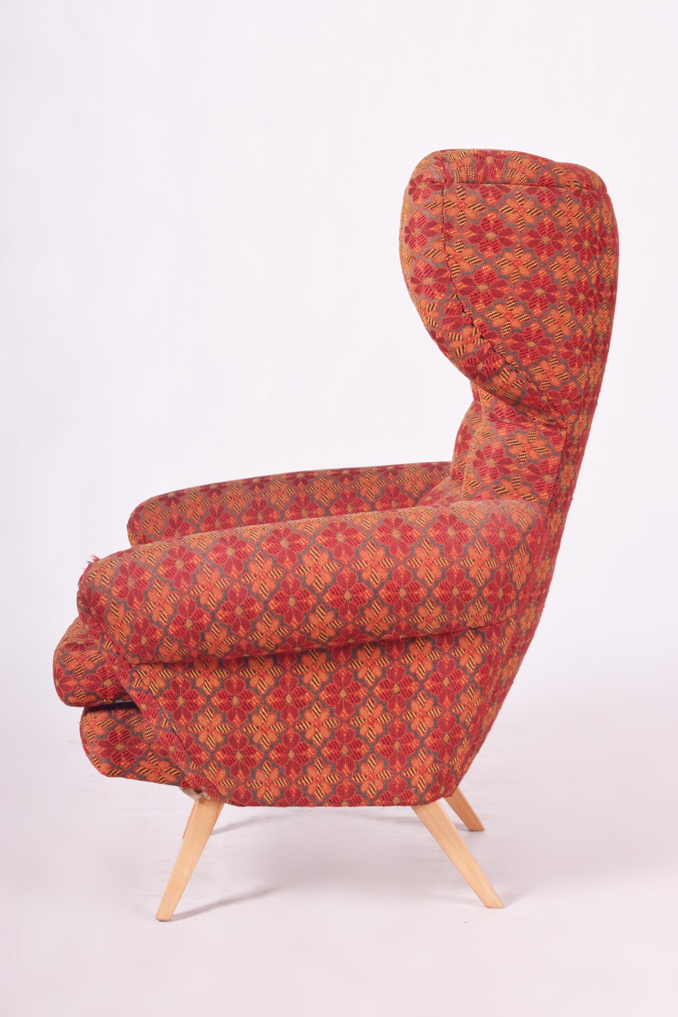Czech Red Midcentury Beech Wing Armchair, Original Condition, 1950s In Fair Condition In Horomerice, CZ