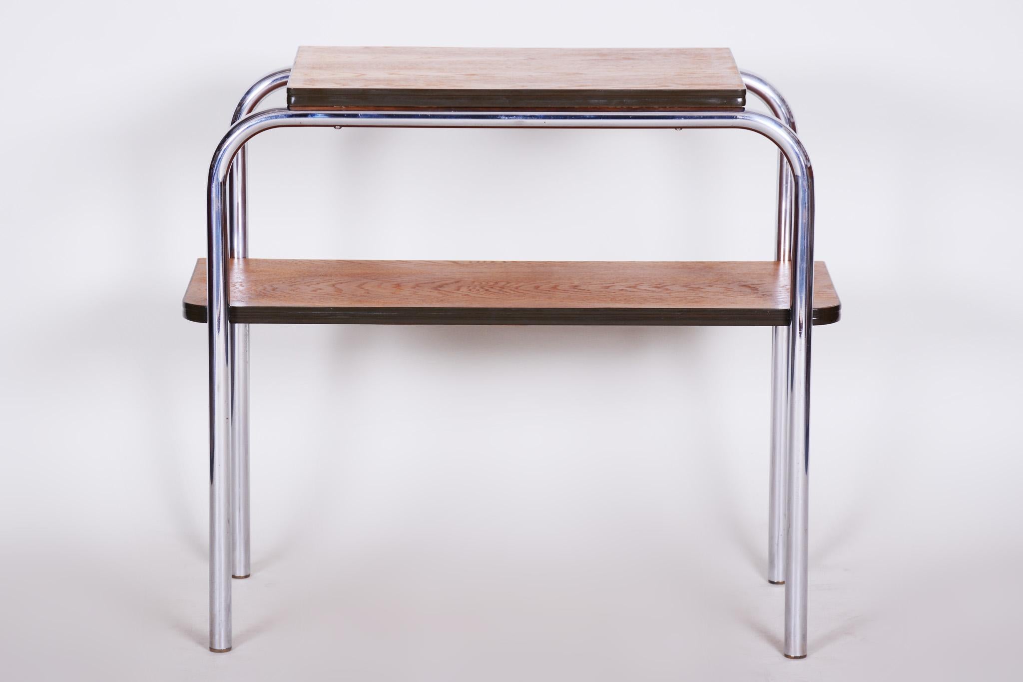 Small Czech chrome Bauhaus table.
Material: Chrome-plated steel and oak
Maker: Hynek Gottwald
Period: 1930-1939
Source: Czechia.