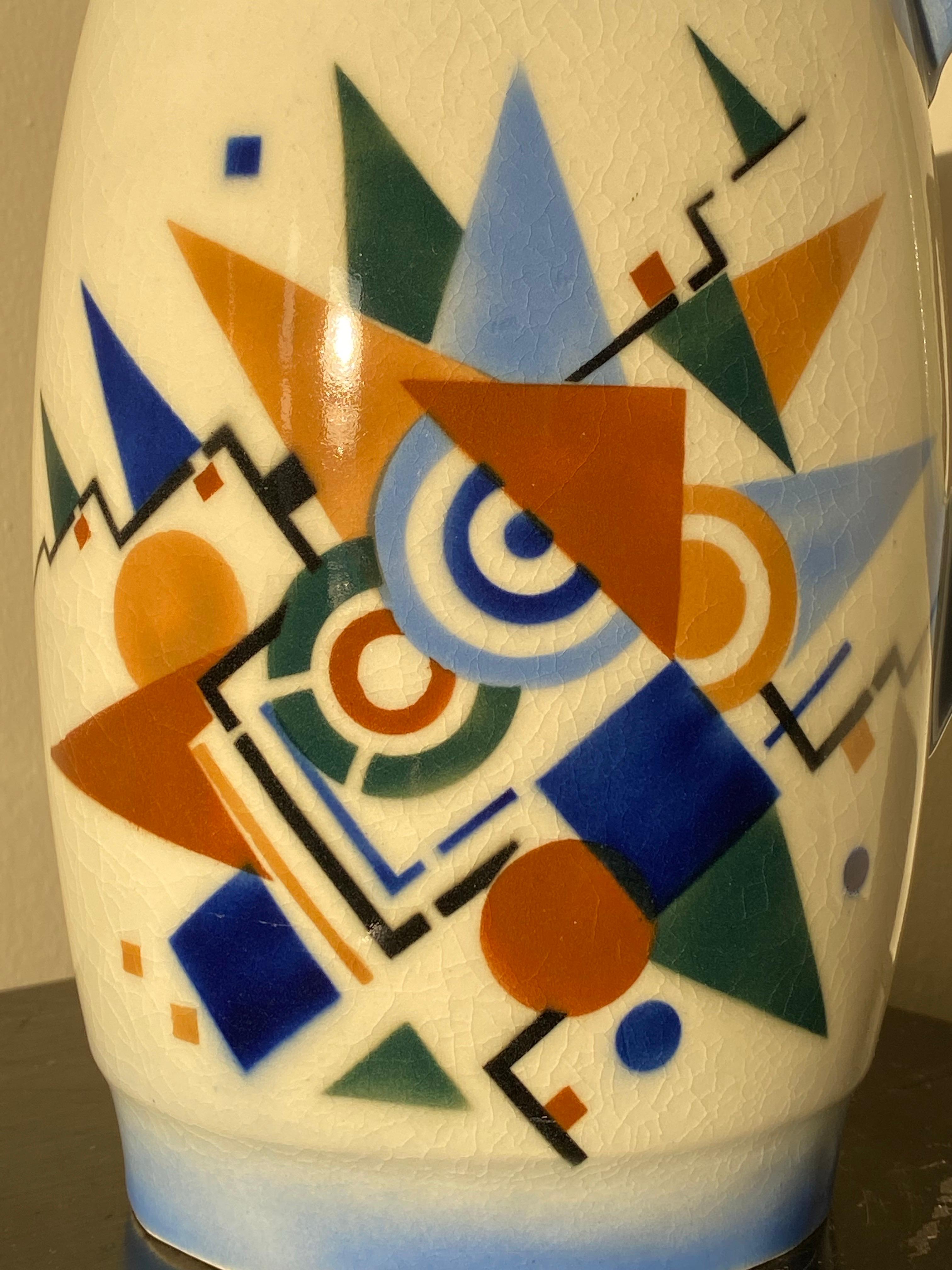 Tchèque Pichet tchèque Spritzdekor en céramique cubiste à la manière de Kandinsky en vente
