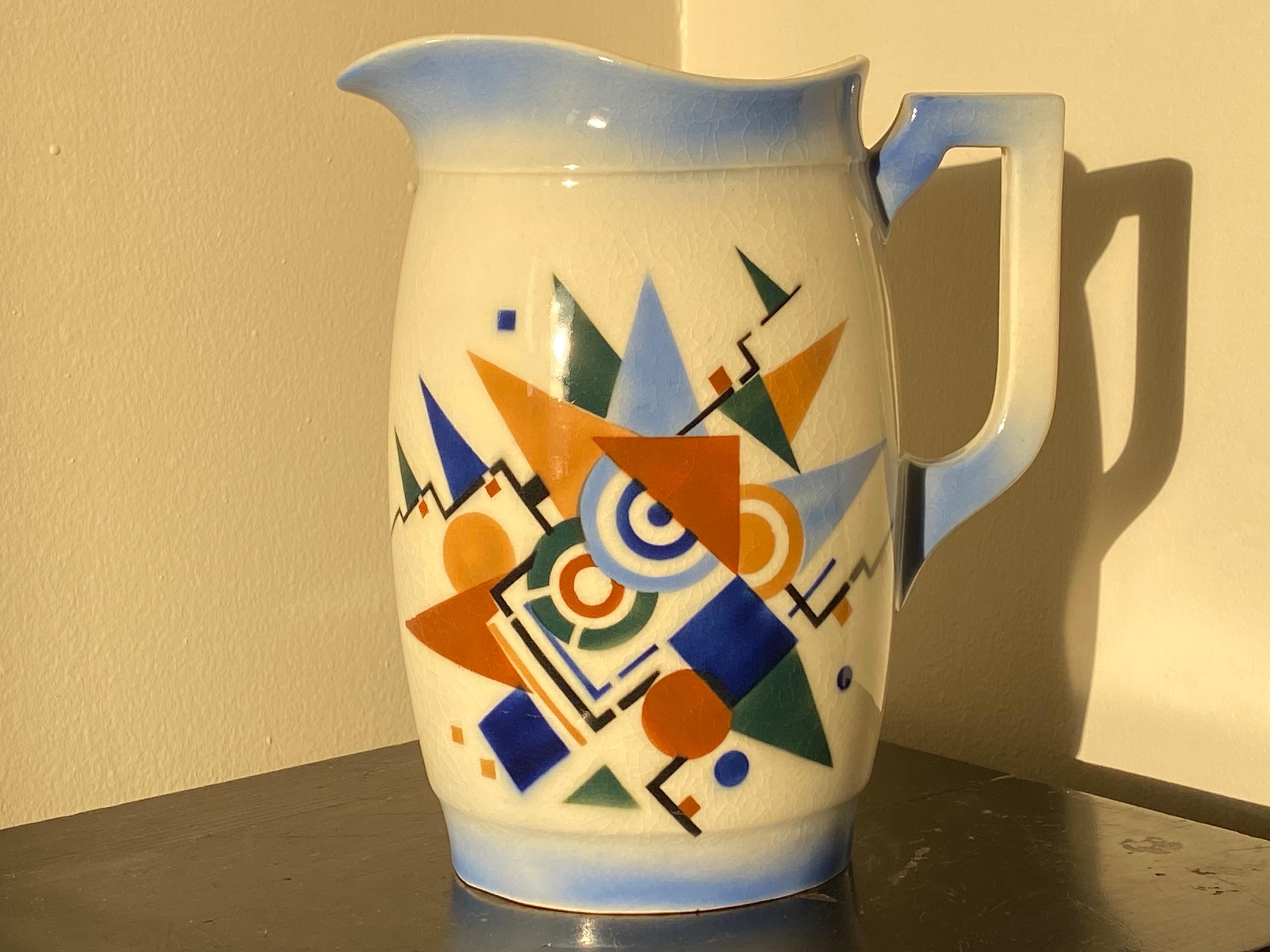Pichet tchèque Spritzdekor en céramique cubiste à la manière de Kandinsky en vente 1