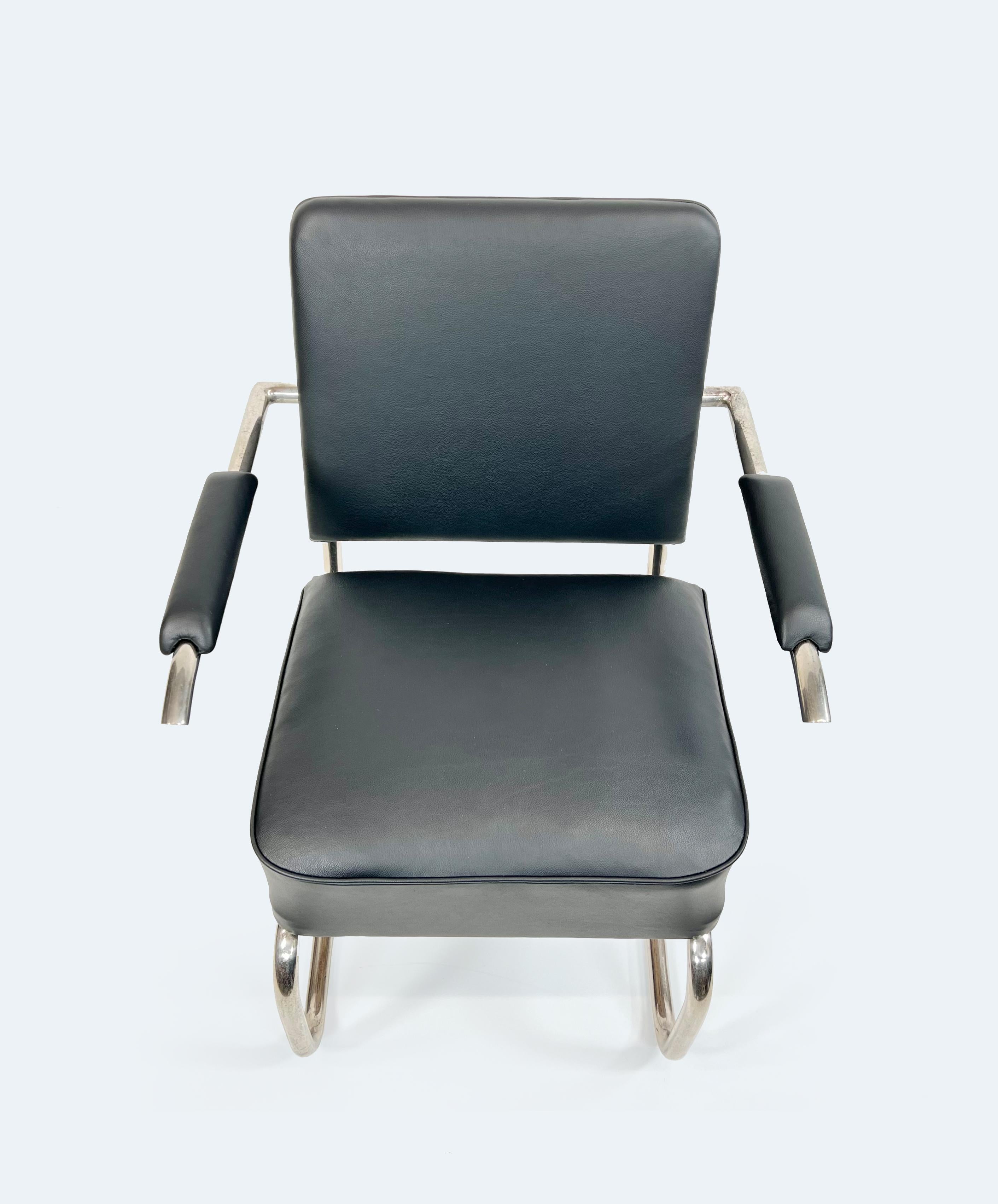 Bauhaus Czech Tubular Steel Cantilever Chair from 1930s For Sale