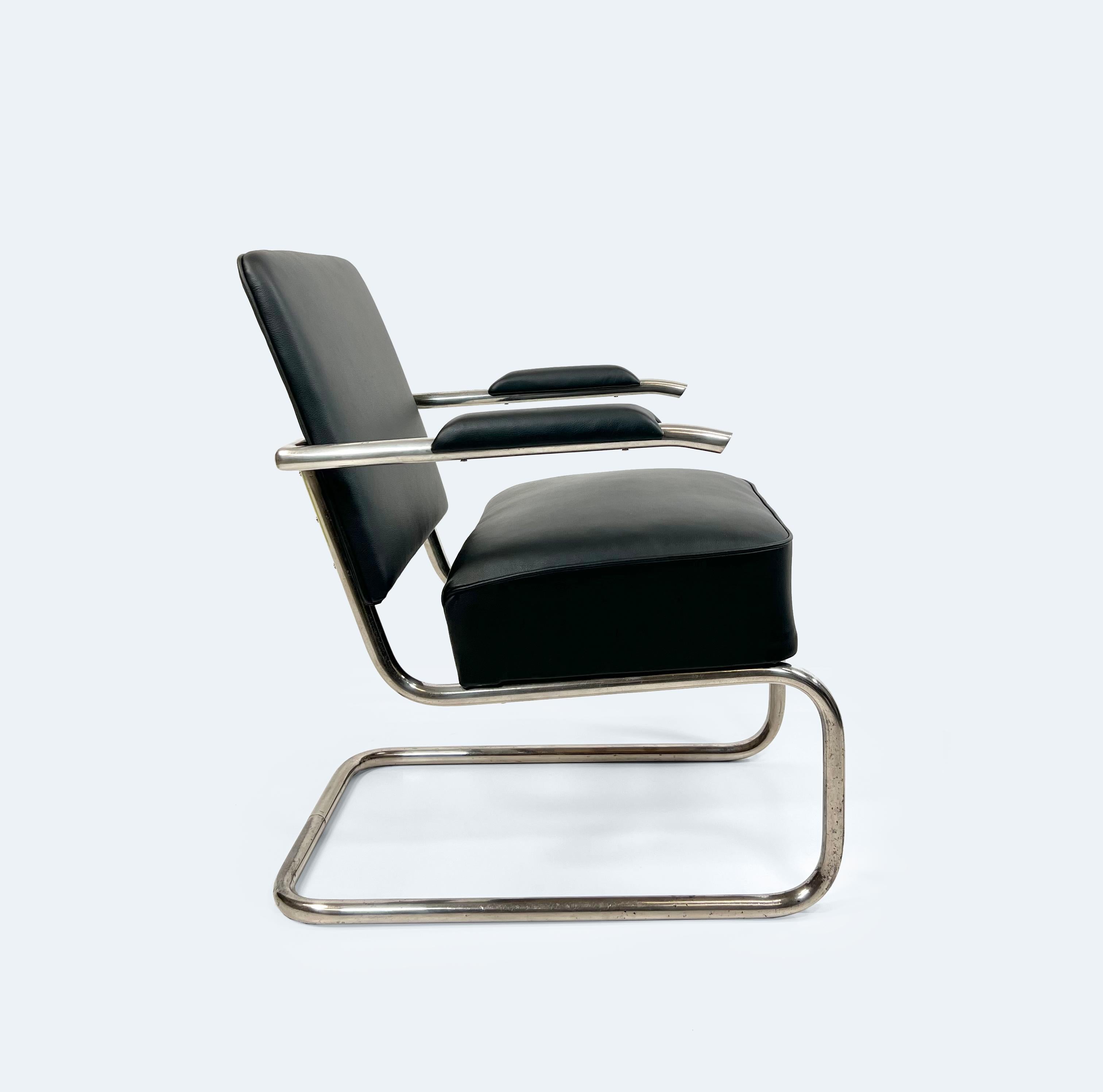 Metalwork Czech Tubular Steel Cantilever Chair from 1930s For Sale