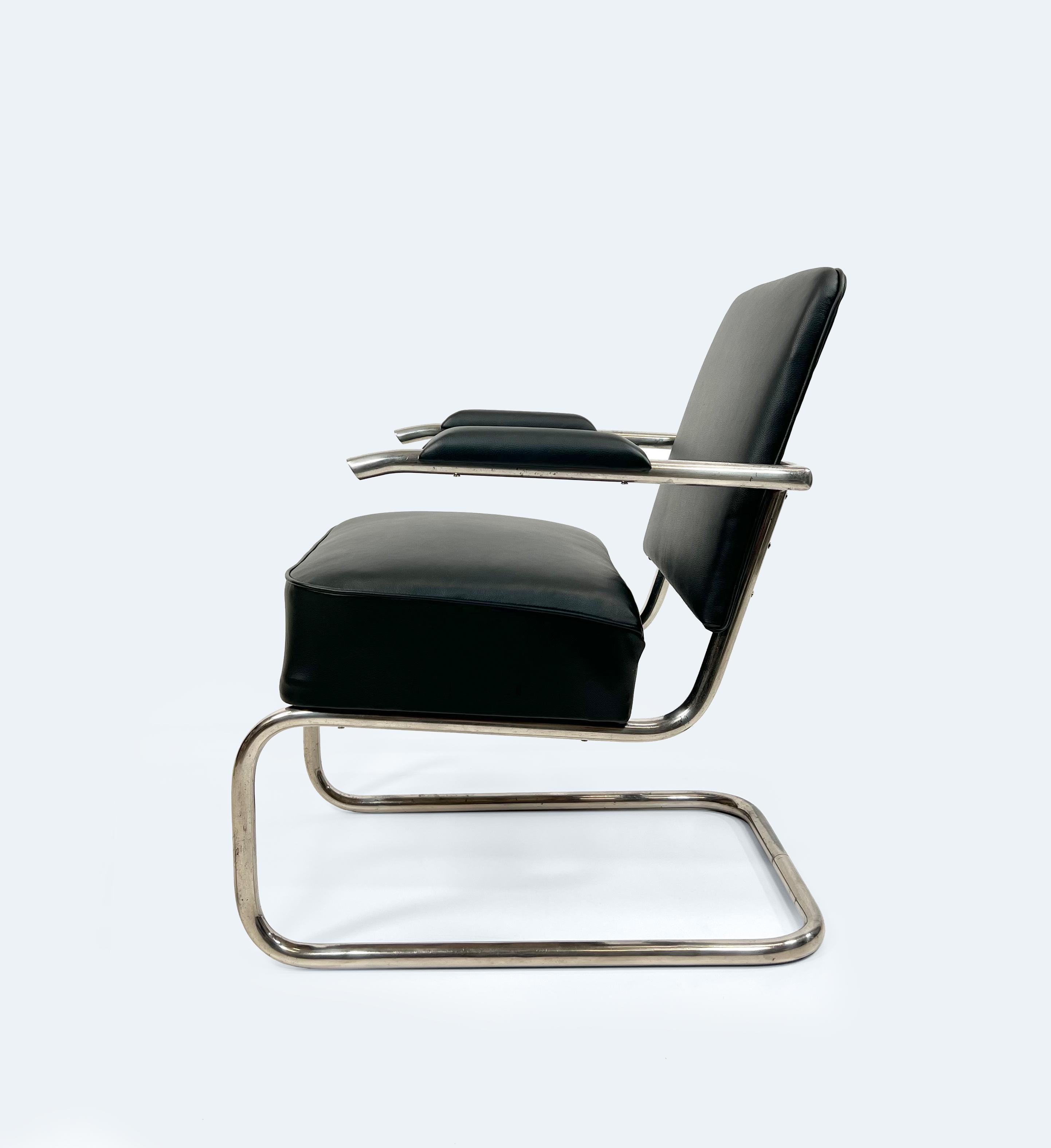 Mid-20th Century Czech Tubular Steel Cantilever Chair from 1930s For Sale