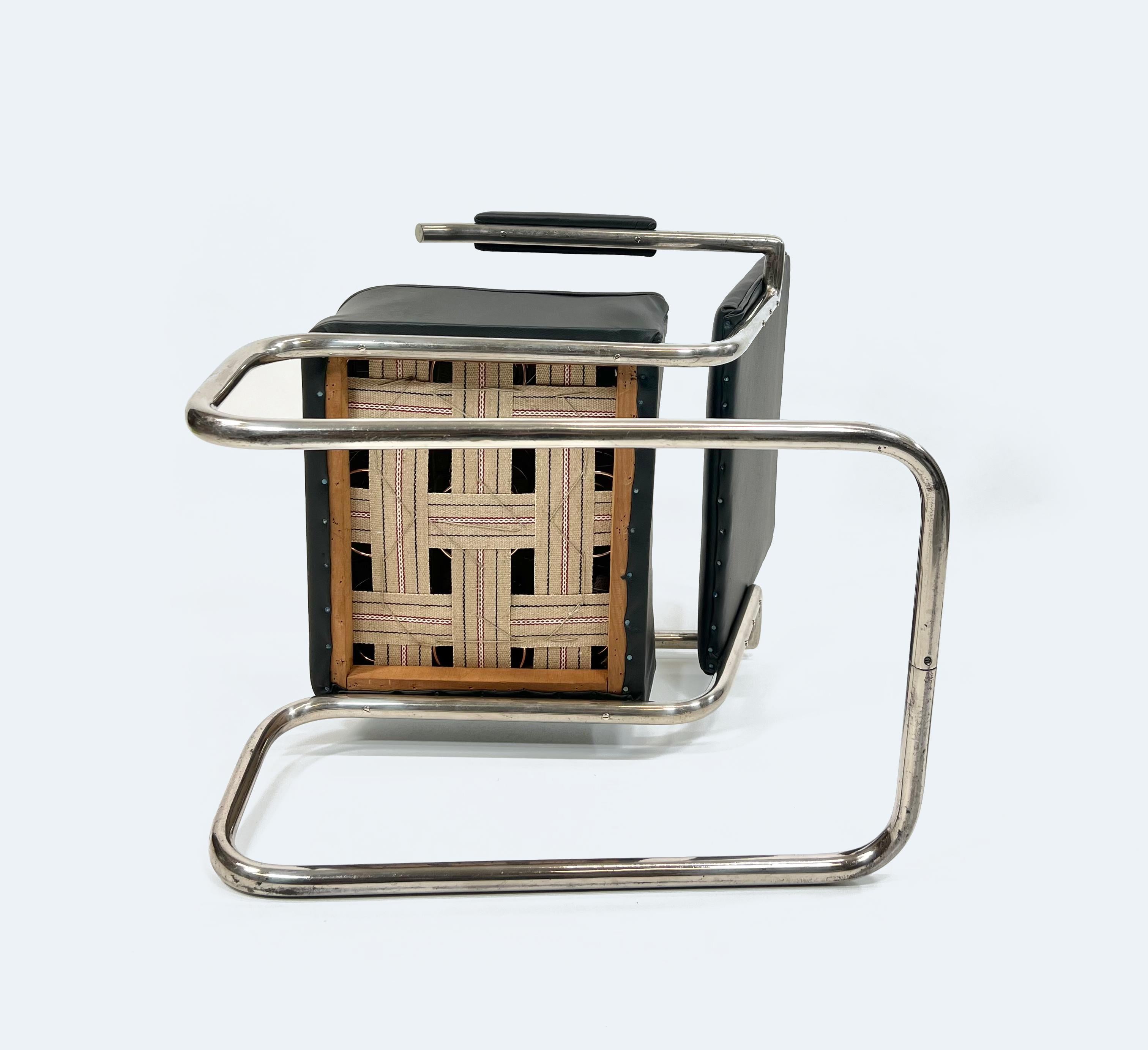 Czech Tubular Steel Cantilever Chair from 1930s For Sale 1