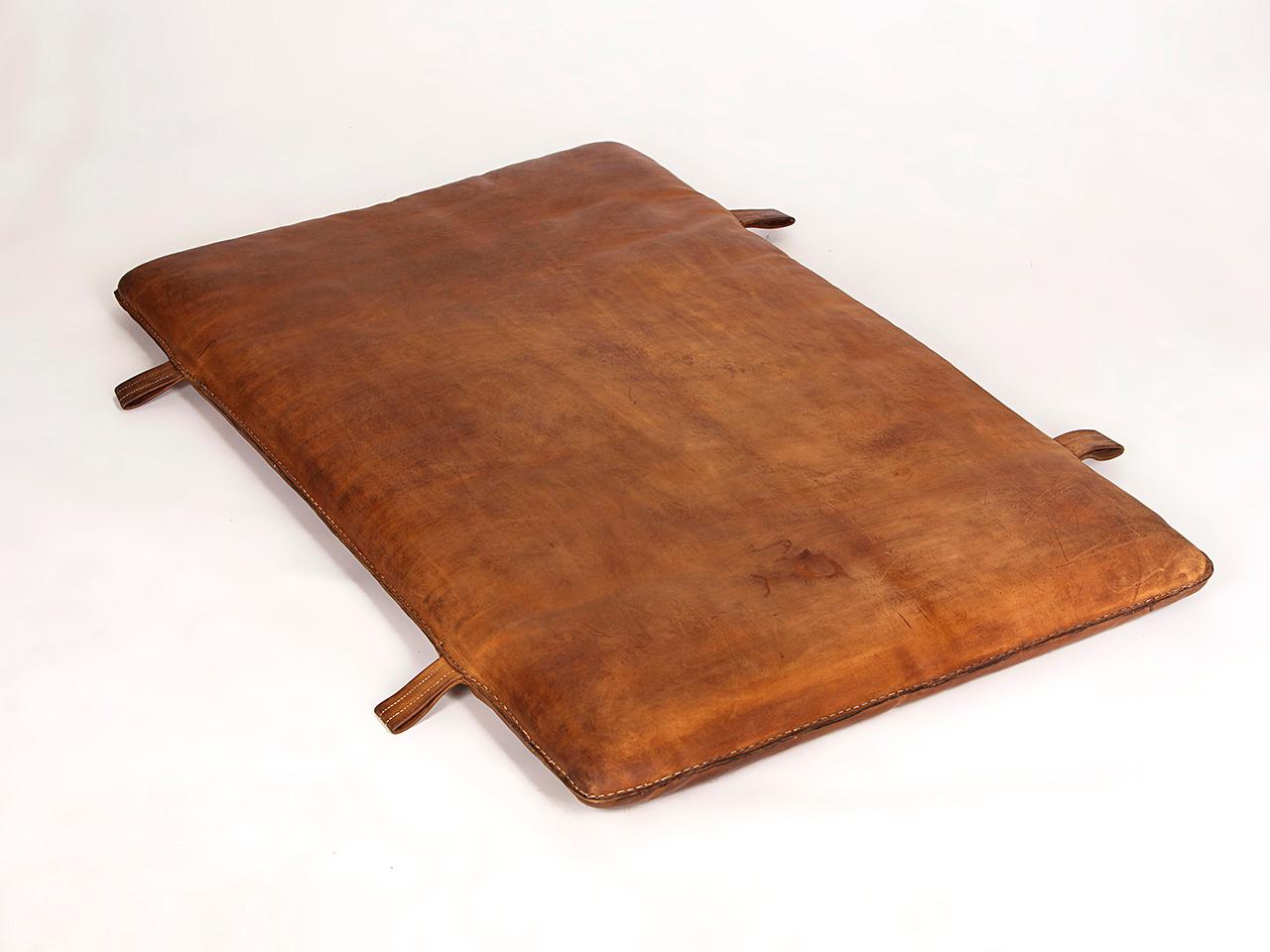 Czech Vintage Leather Gym Mat, 1930s In Good Condition In Wien, AT
